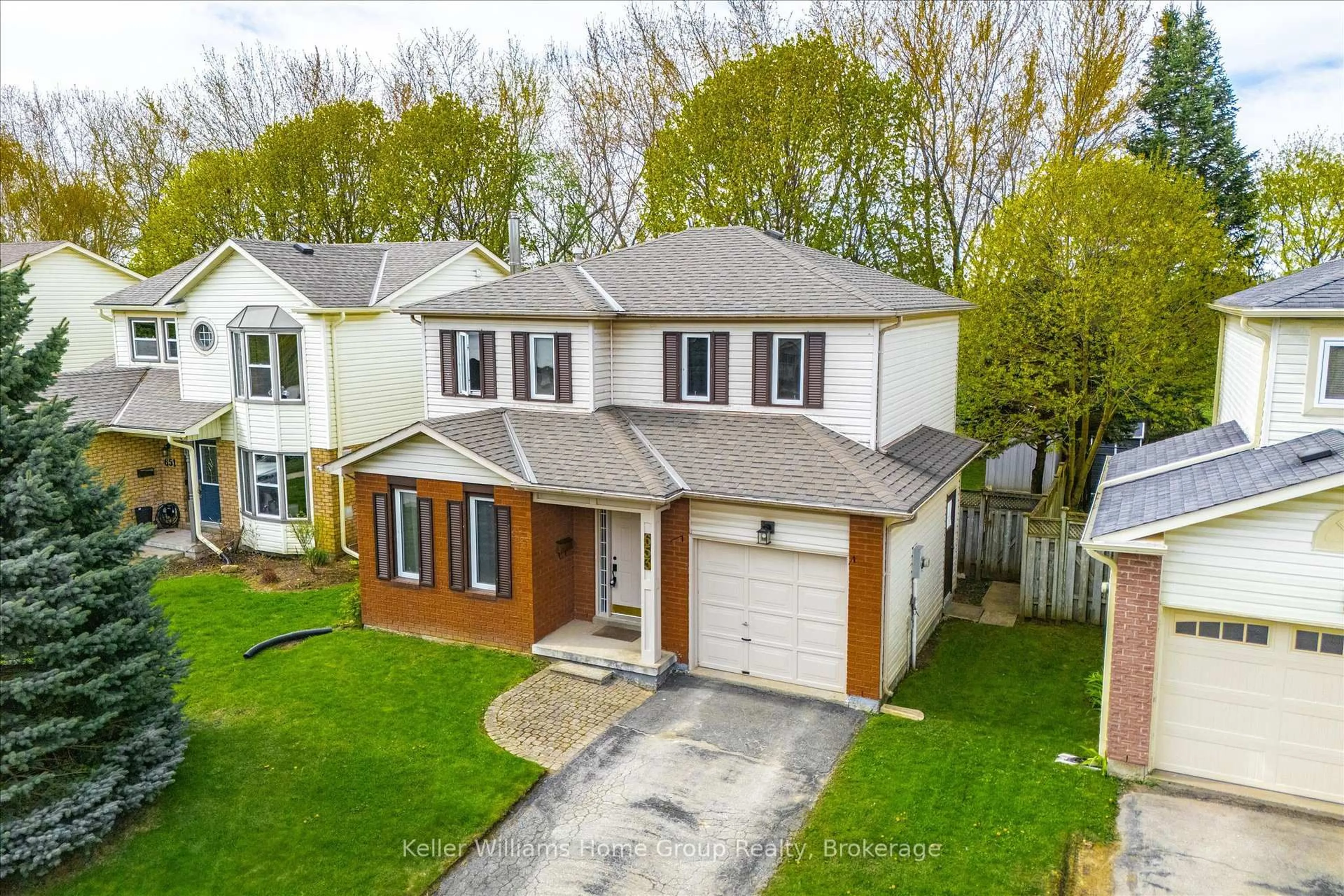 A pic from outside/outdoor area/front of a property/back of a property/a pic from drone, street for 653 Holman Cres, Centre Wellington Ontario N1M 3M2