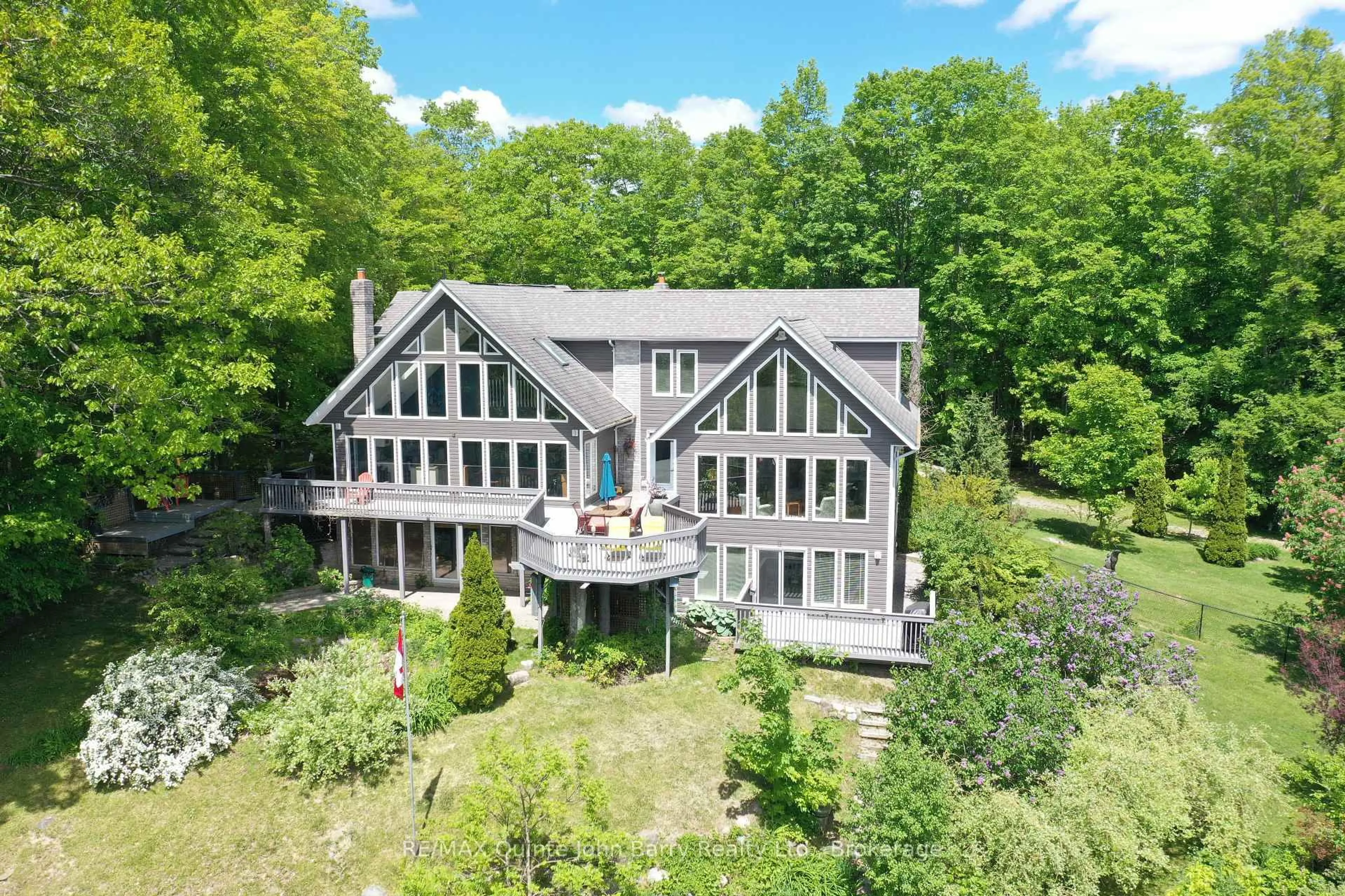 A pic from outside/outdoor area/front of a property/back of a property/a pic from drone, building for 331 Drewery St, Brighton Ontario K0K 1H0
