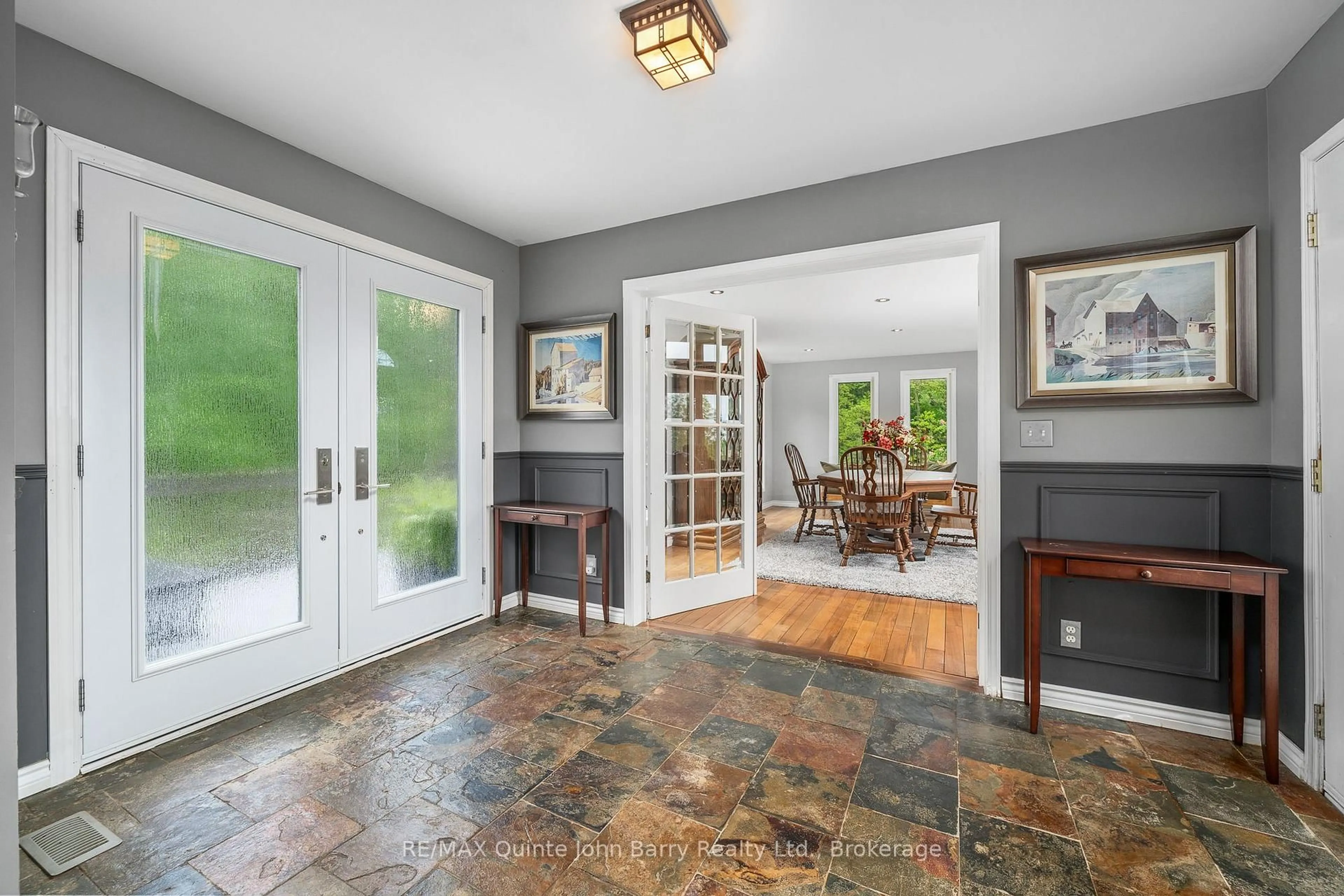 Indoor entryway for 331 Drewery St, Brighton Ontario K0K 1H0