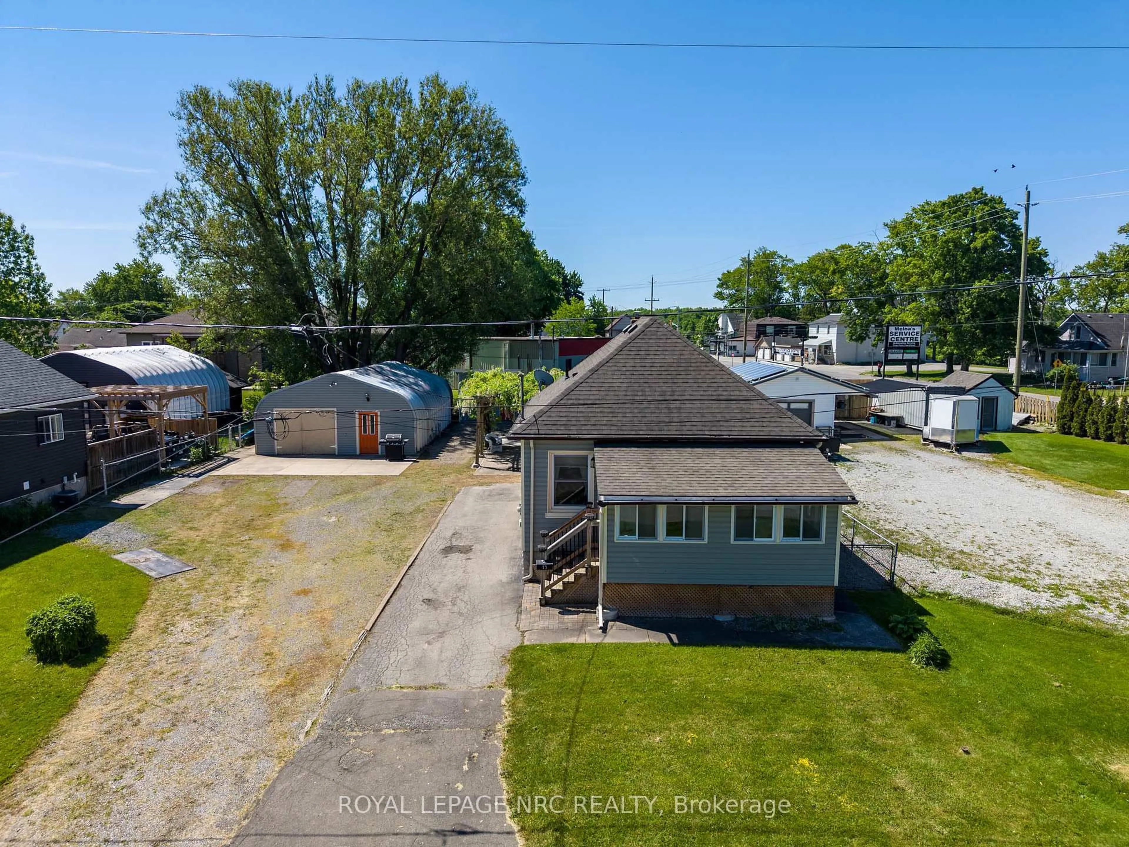 A pic from outside/outdoor area/front of a property/back of a property/a pic from drone, unknown for 17 HURON St, Welland Ontario L3B 5J2