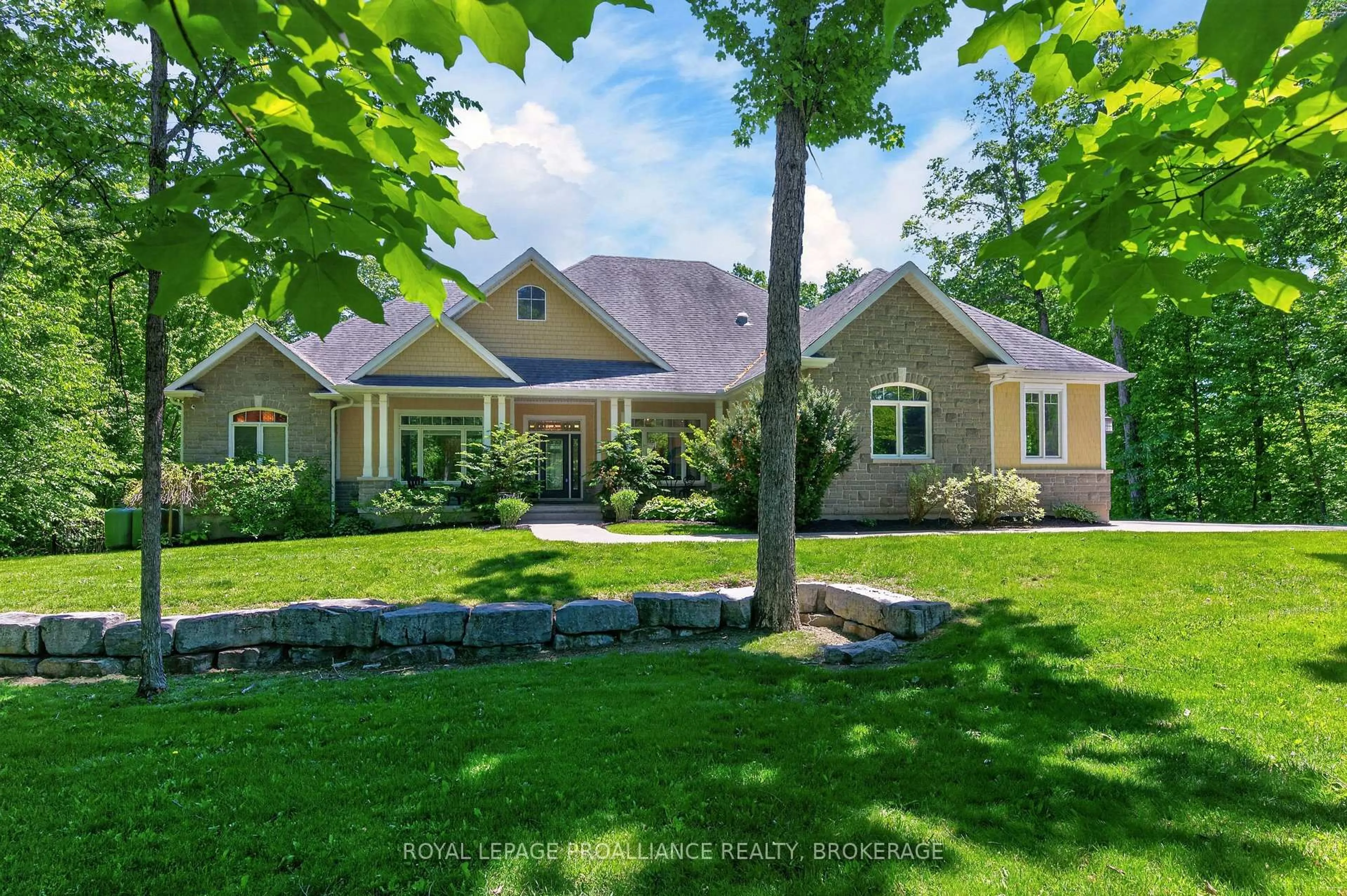A pic from outside/outdoor area/front of a property/back of a property/a pic from drone, unknown for 175 Deer Creek Dr, Mcdonalds Corners Ontario K0H 1M0