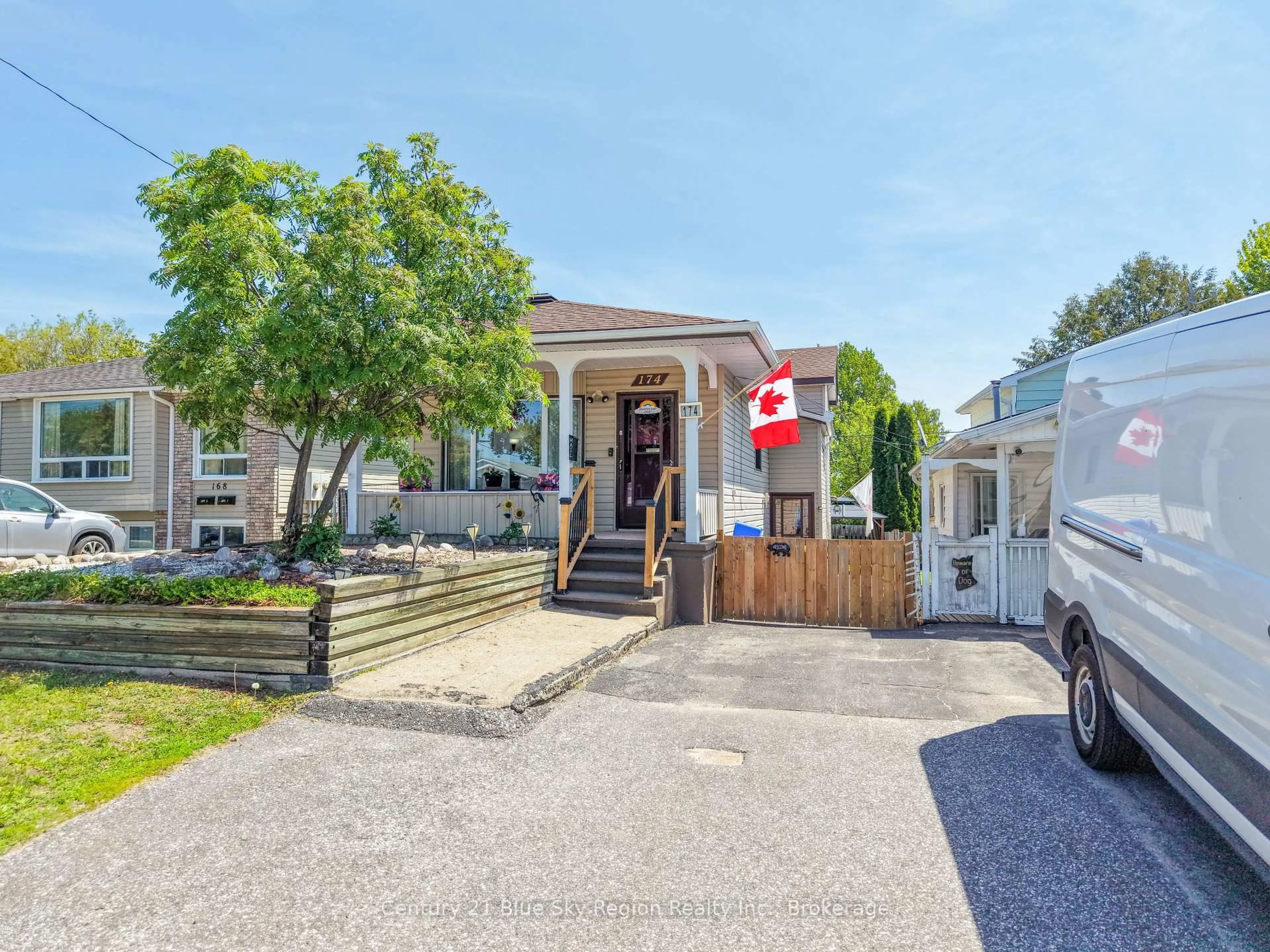 A pic from outside/outdoor area/front of a property/back of a property/a pic from drone, street for 174 Princess St, North Bay Ontario P1B 1P7
