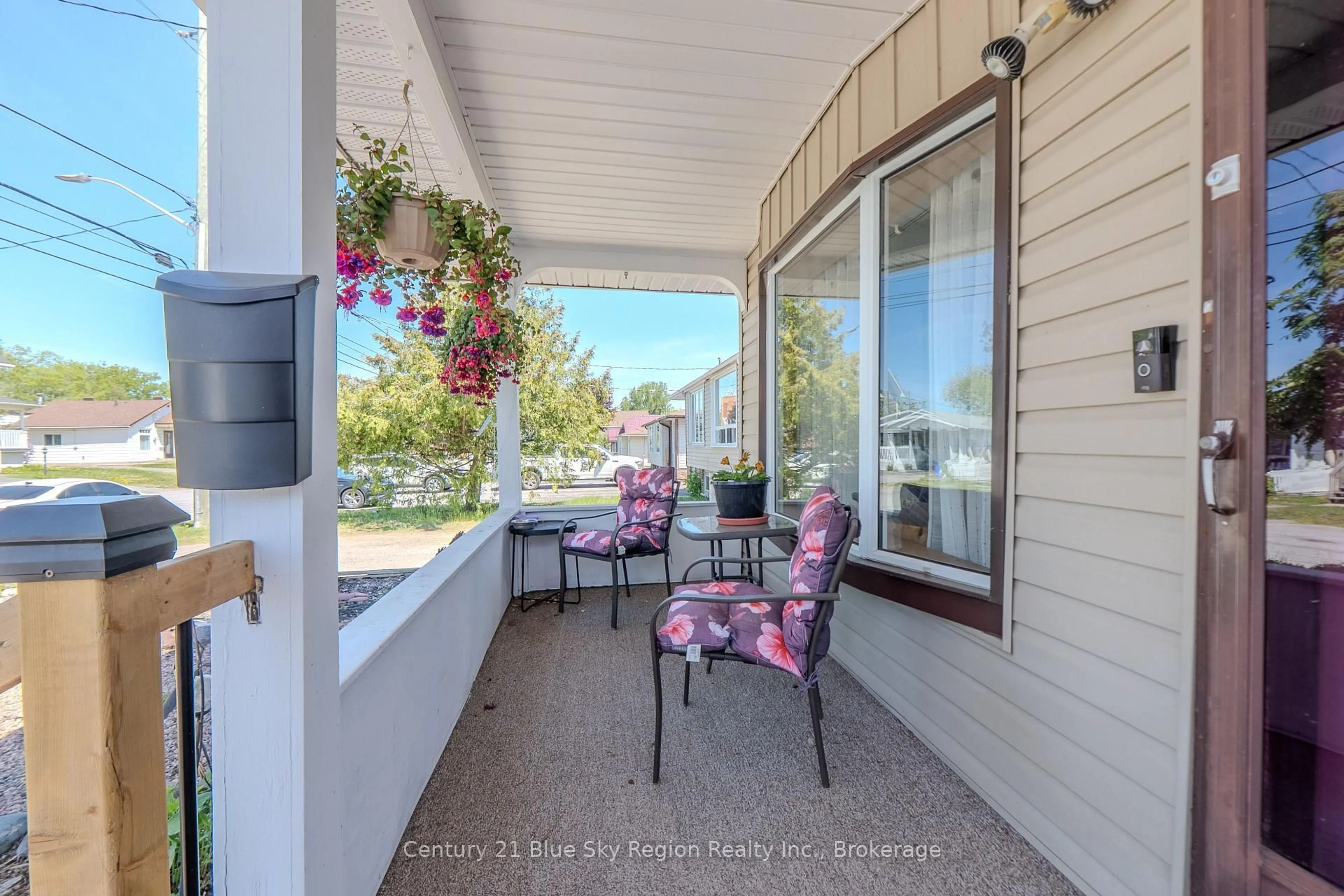 Patio, street for 174 Princess St, North Bay Ontario P1B 1P7
