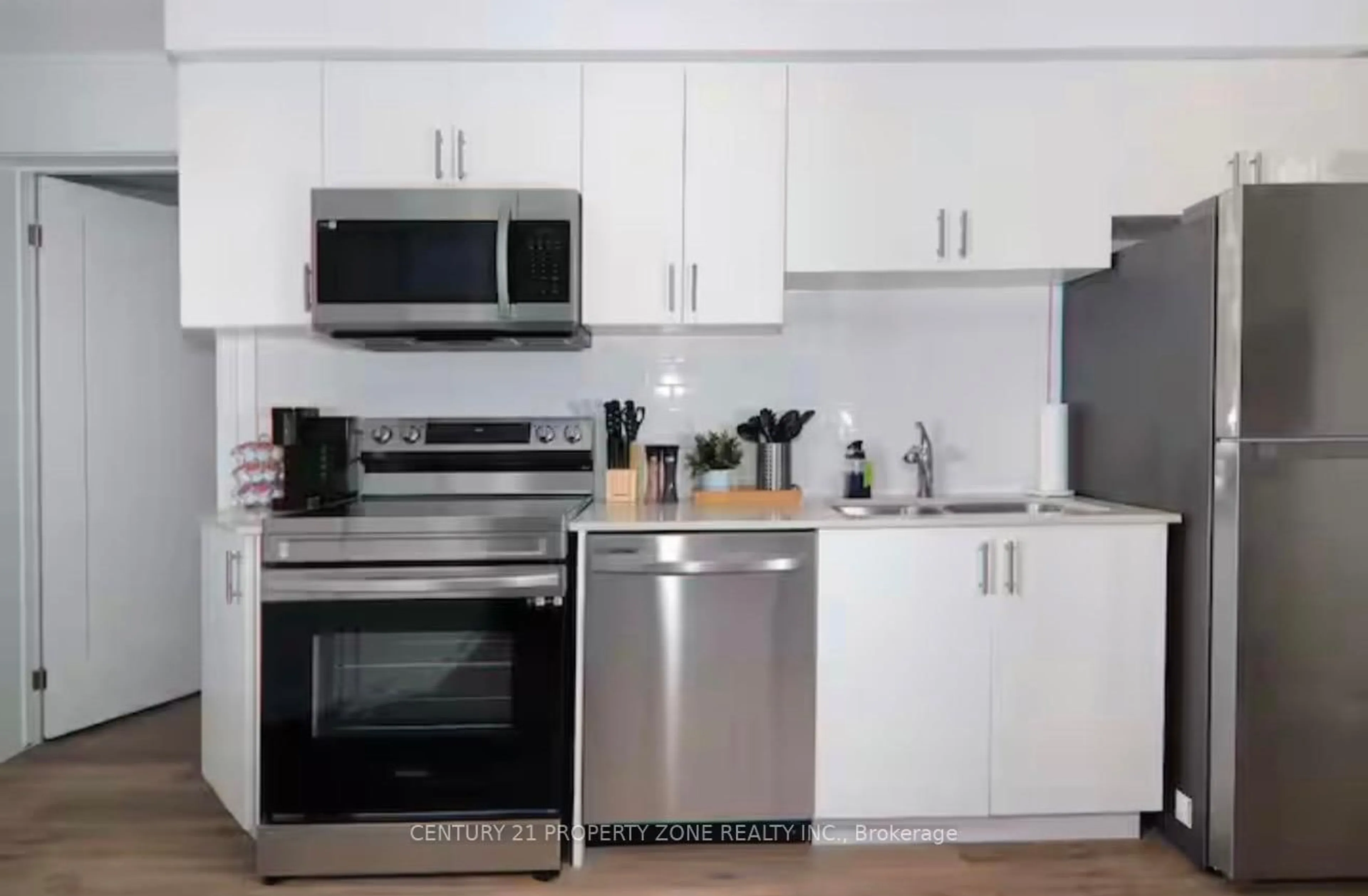 Standard kitchen, wood/laminate floor for 4263 Fourth Ave #815, Niagara Falls Ontario L2E 0C2