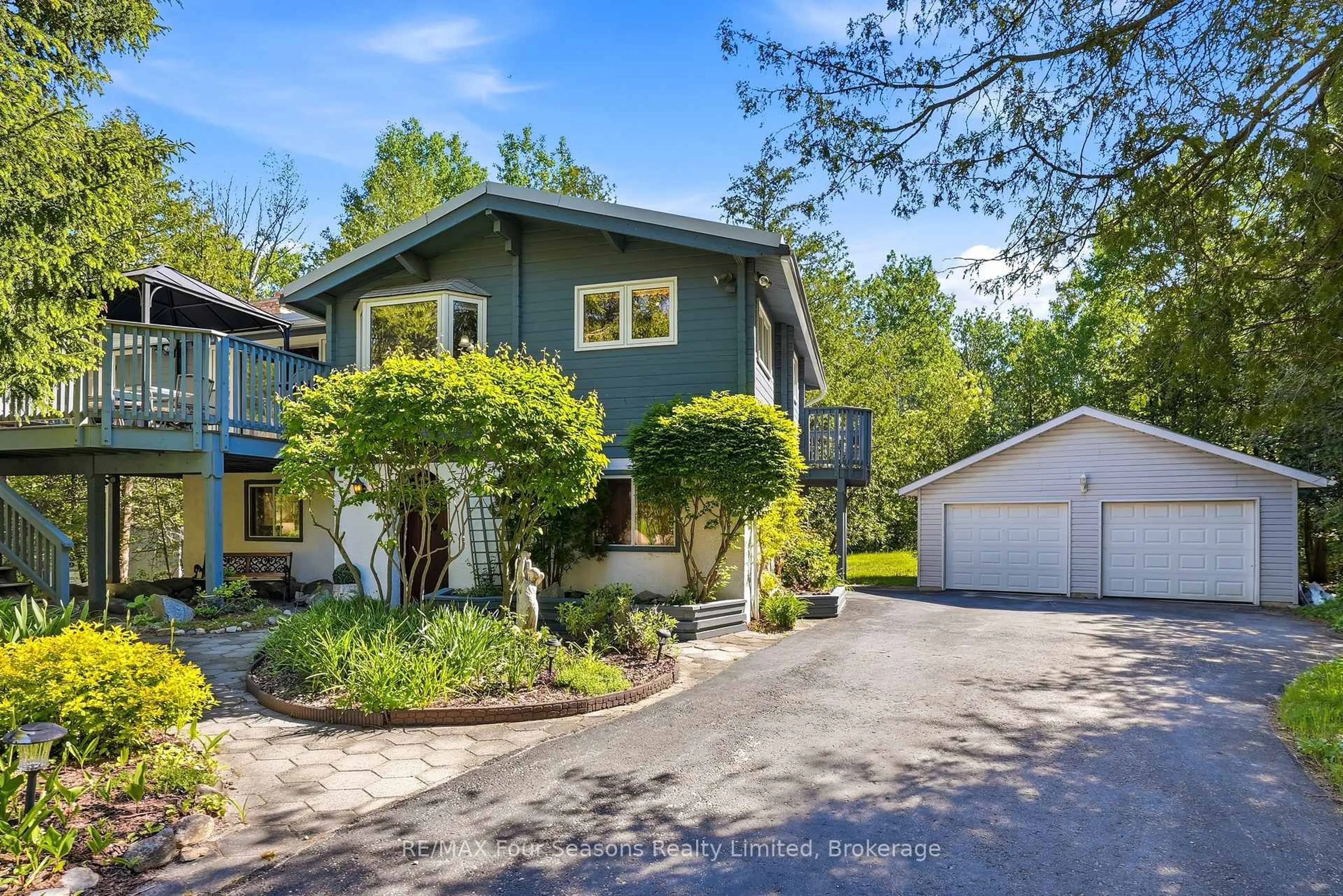 Home with vinyl exterior material, street for 105 St Moritz Cres, Blue Mountains Ontario L9Y 0S6