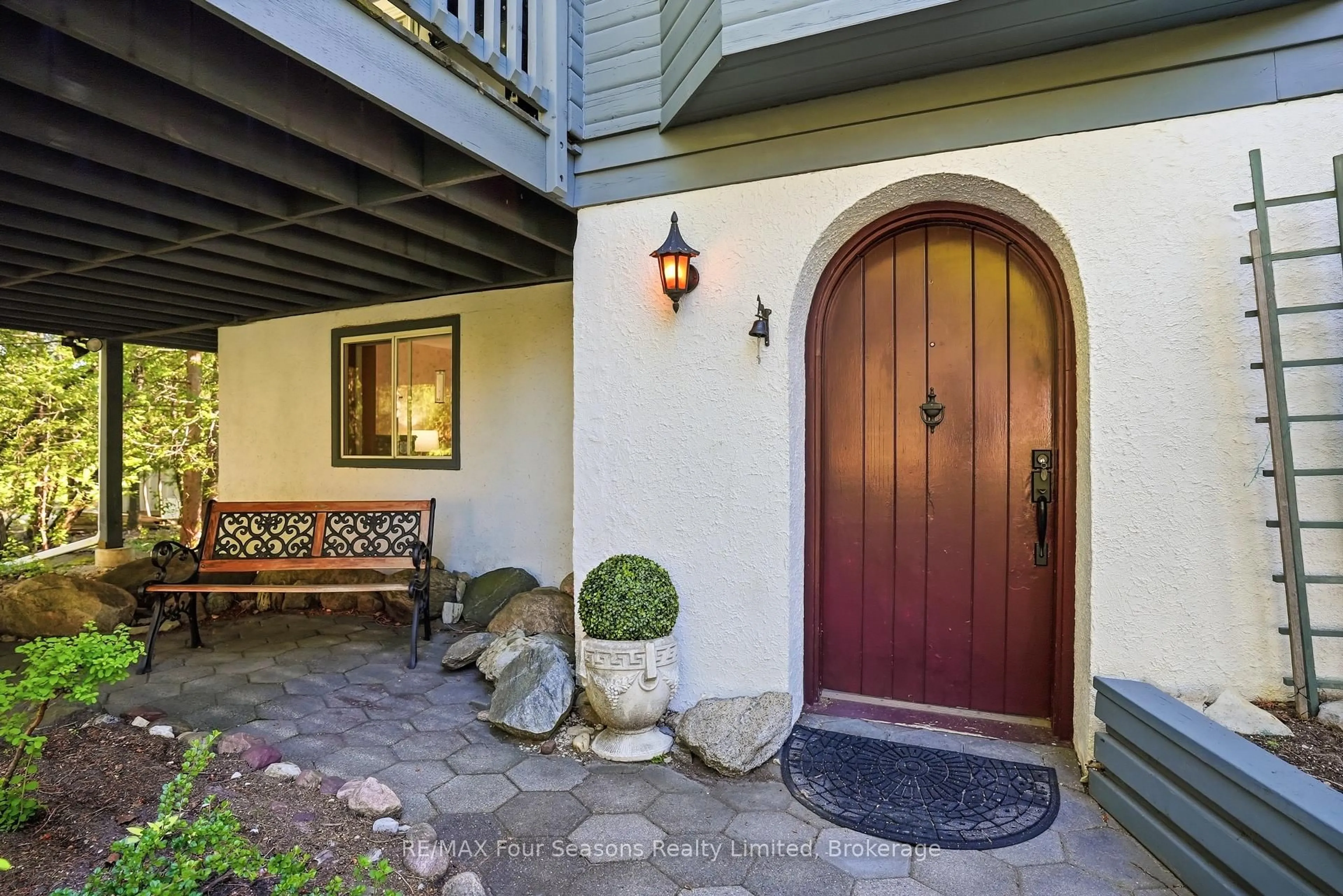 Indoor entryway for 105 St Moritz Cres, Blue Mountains Ontario L9Y 0S6