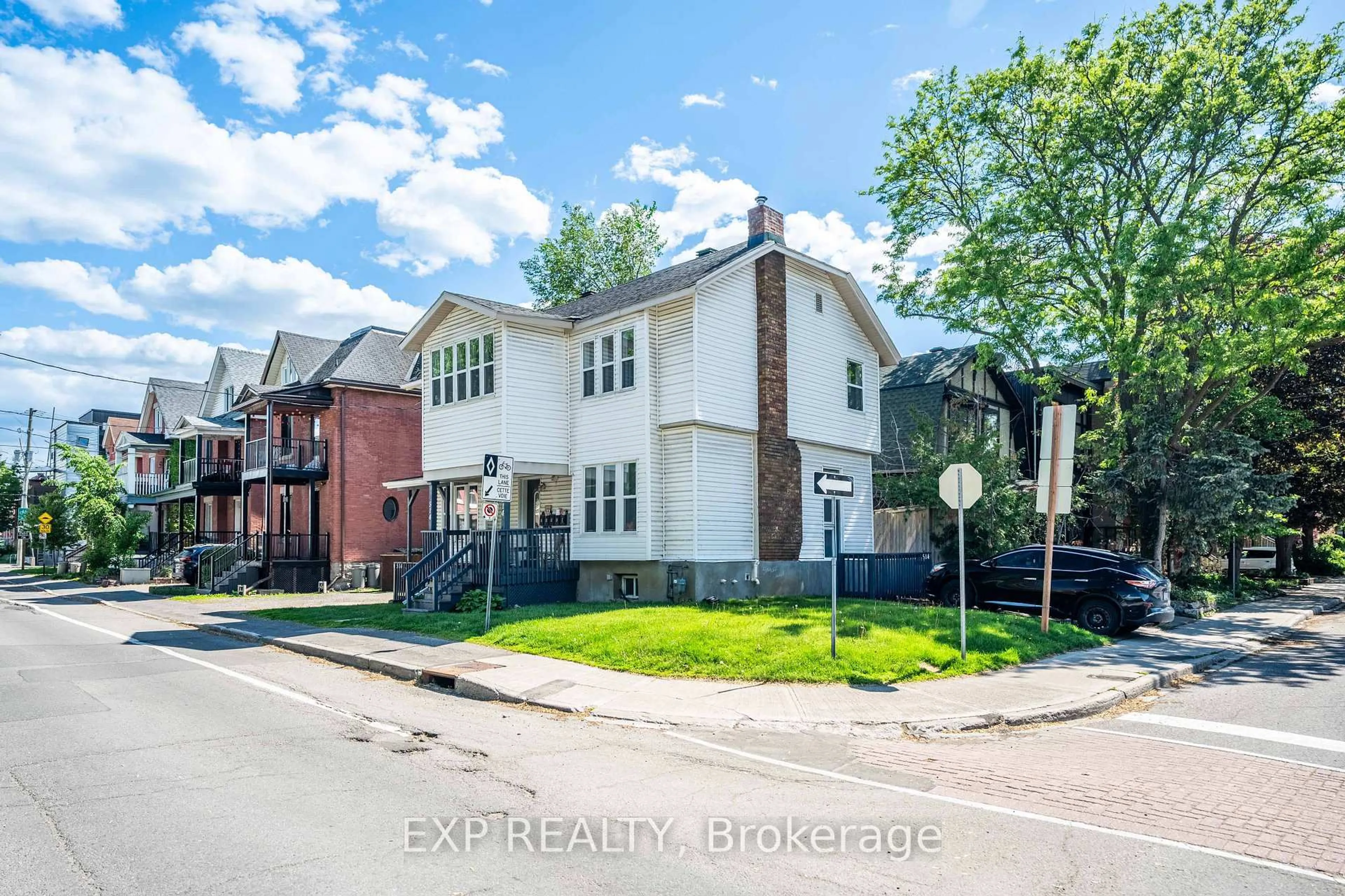 A pic from outside/outdoor area/front of a property/back of a property/a pic from drone, street for 514 Lyon St, Ottawa Ontario K1R 5X9