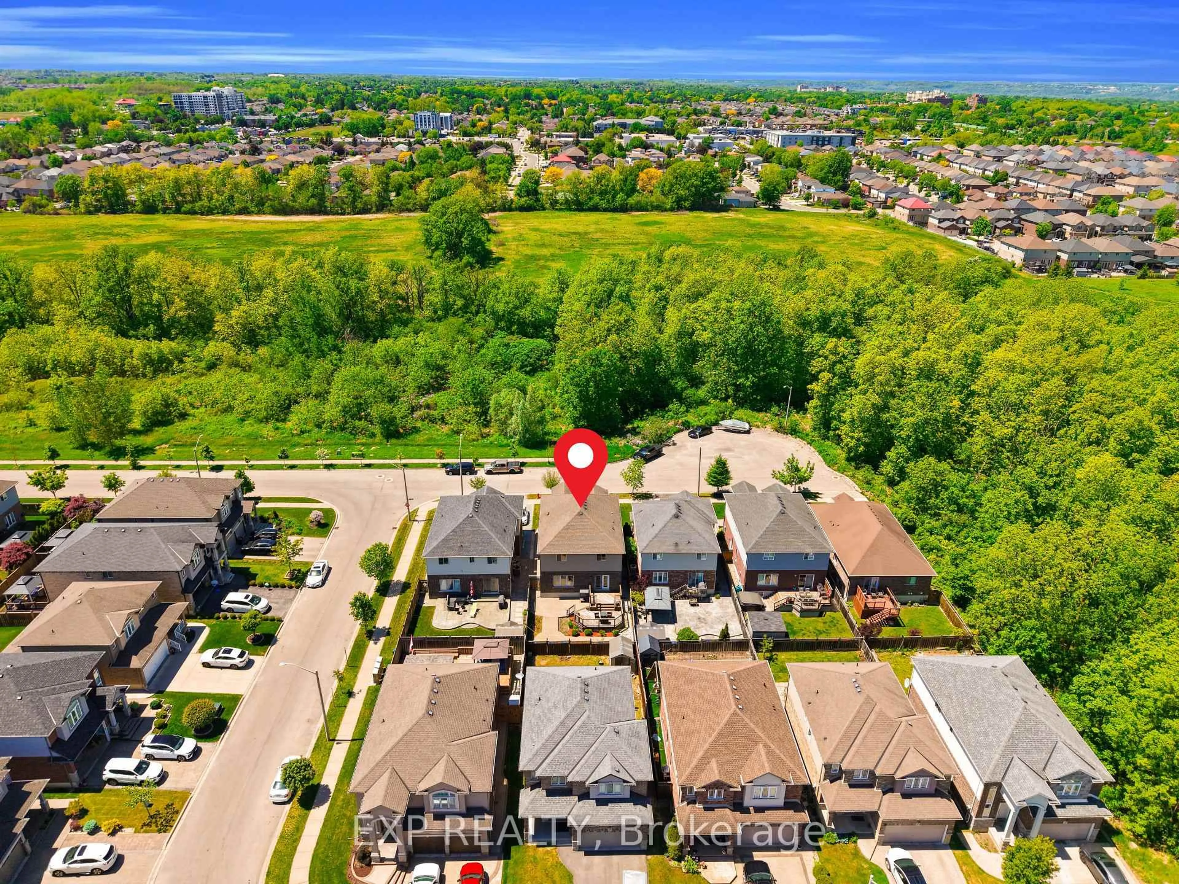 A pic from outside/outdoor area/front of a property/back of a property/a pic from drone, street for 92 Desoto Dr, Hamilton Ontario L9A 0B5