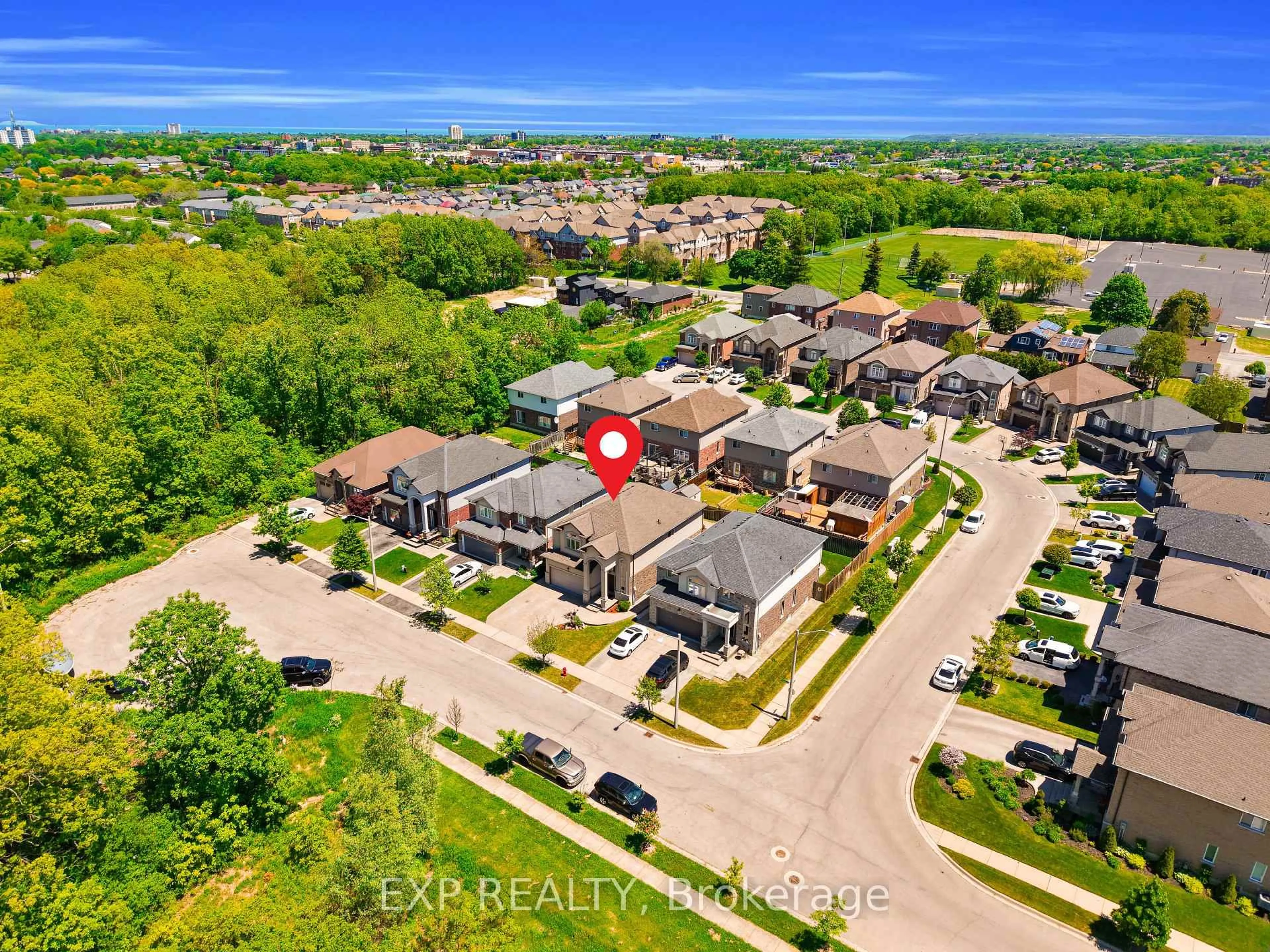 A pic from outside/outdoor area/front of a property/back of a property/a pic from drone, street for 92 Desoto Dr, Hamilton Ontario L9A 0B5