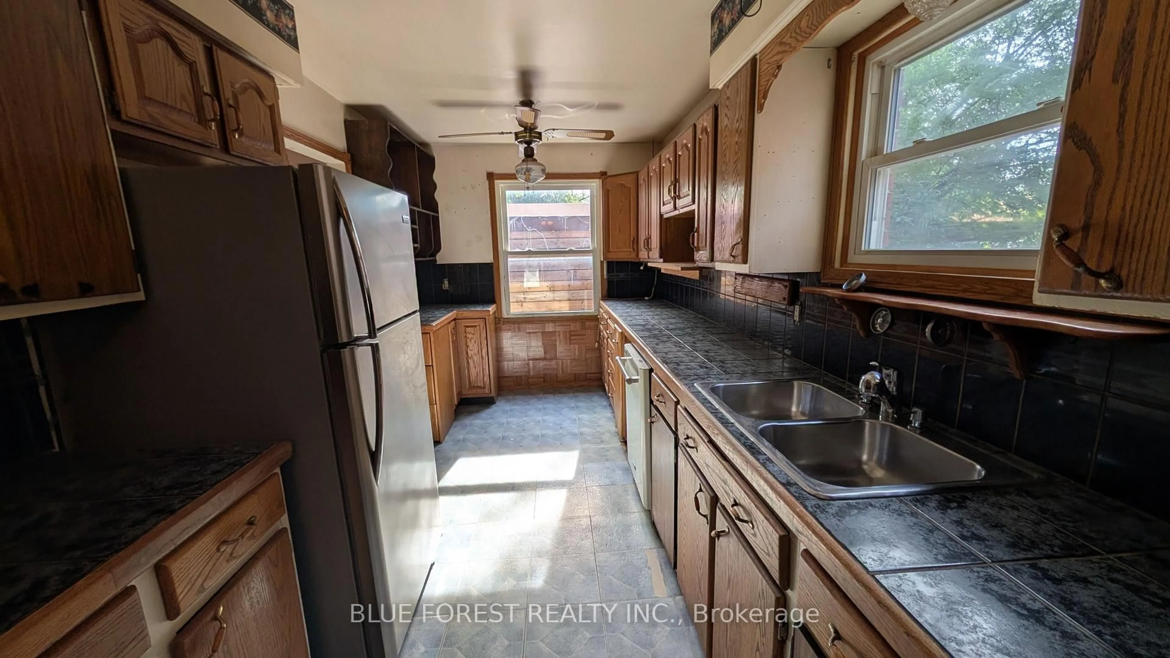 Standard kitchen, ceramic/tile floor for 112 Marlborough Ave, London South Ontario N5Z 3S6