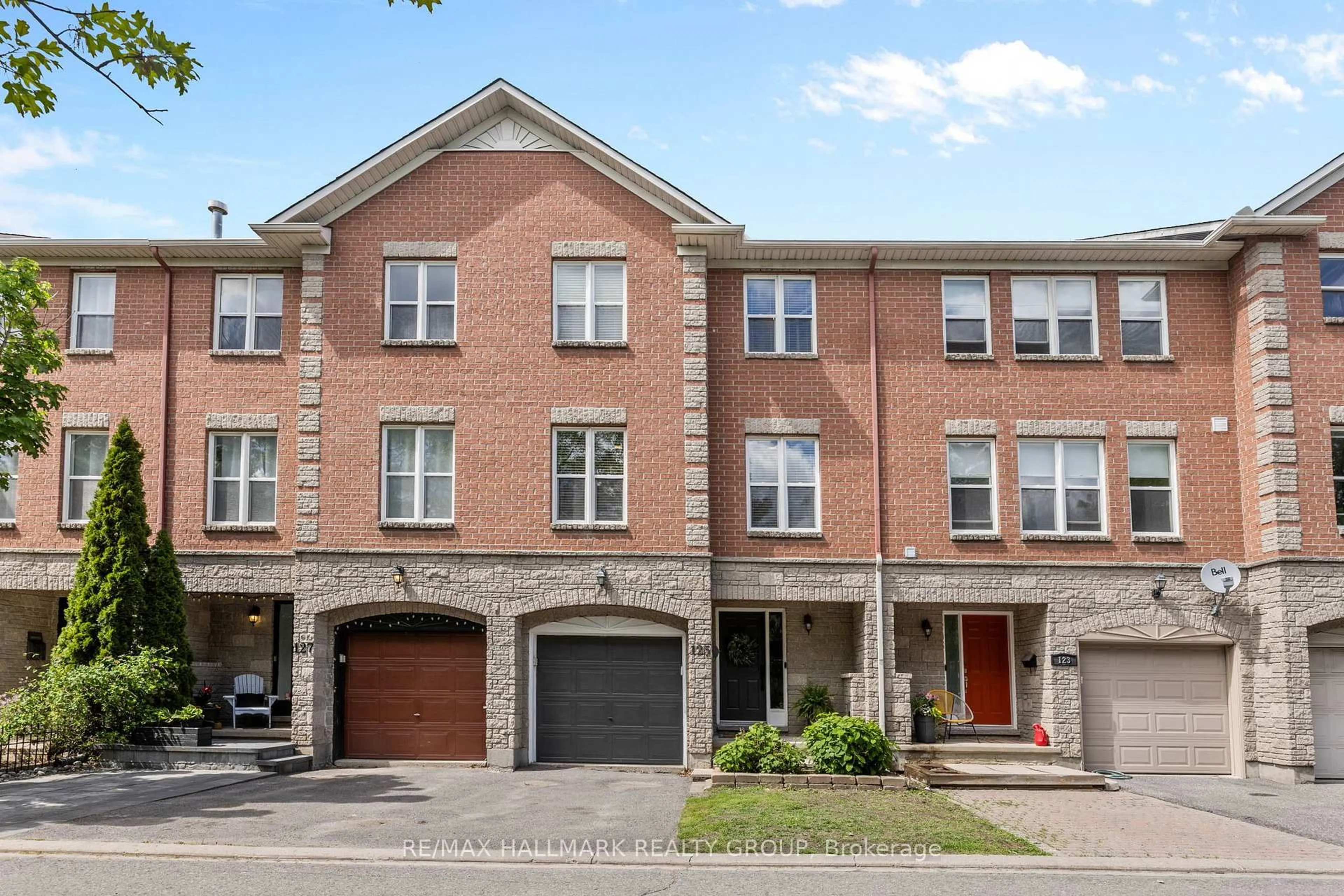 Home with brick exterior material, street for 125 Arcola Private, Ottawa Ontario K1K 4W9