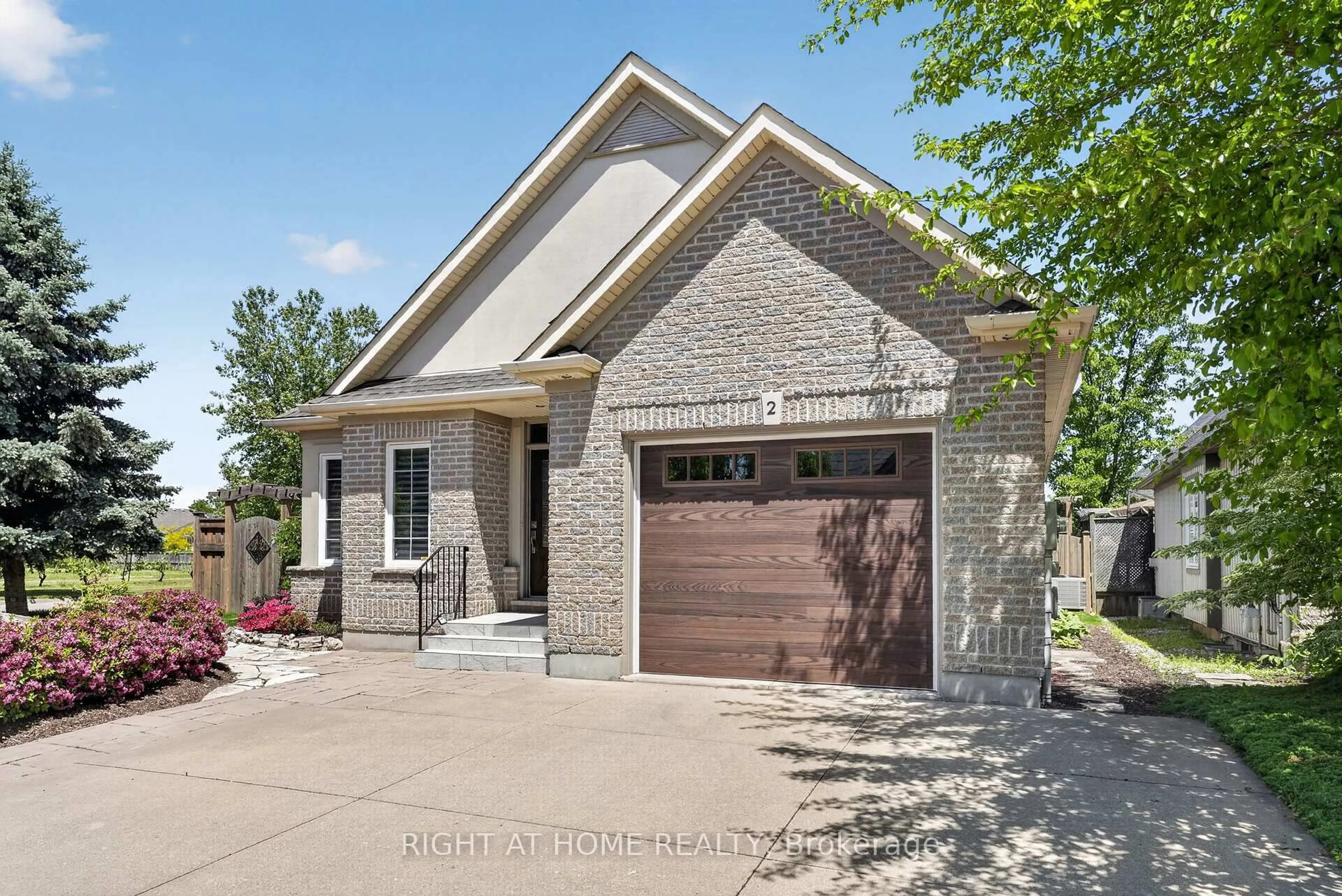 Home with brick exterior material, street for 2 Seyval Pl, Niagara-on-the-Lake Ontario L0S 1J0