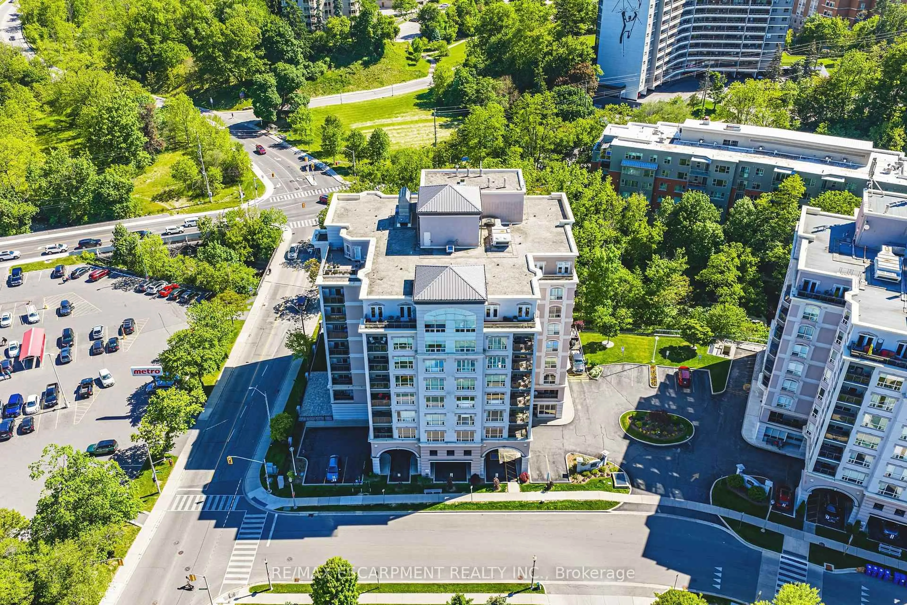 A pic from outside/outdoor area/front of a property/back of a property/a pic from drone, city buildings view from balcony for 1000 Creekside Dr #204, Hamilton Ontario L9H 7S6