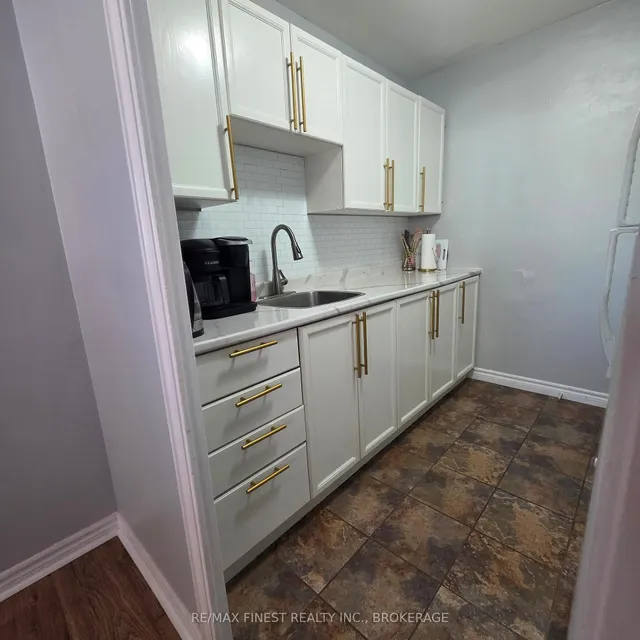 1 Mowat Ave #106, Kingston 3