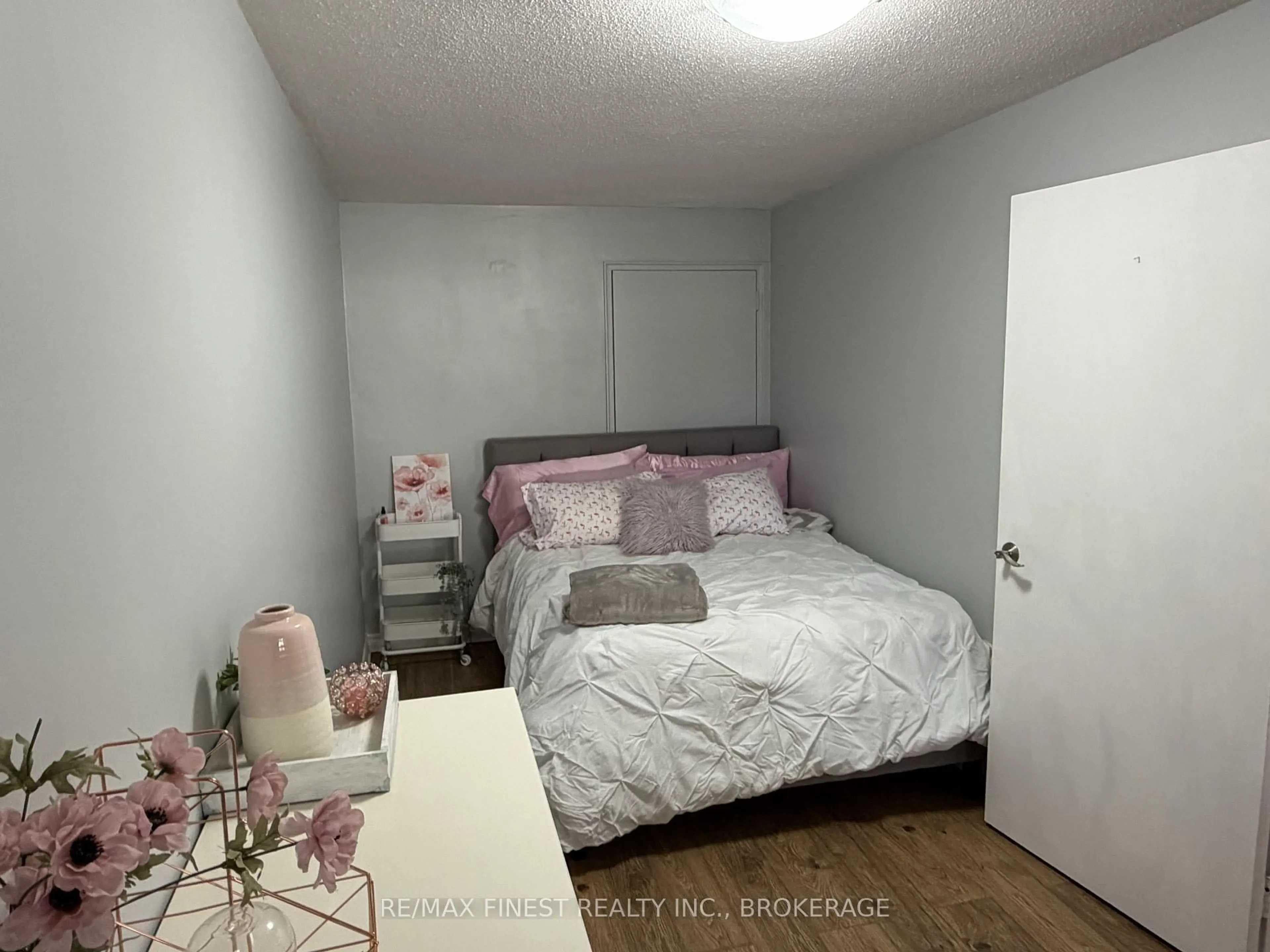 A pic of a room for 1 Mowat Ave #106, Kingston Ontario K7M 1J8