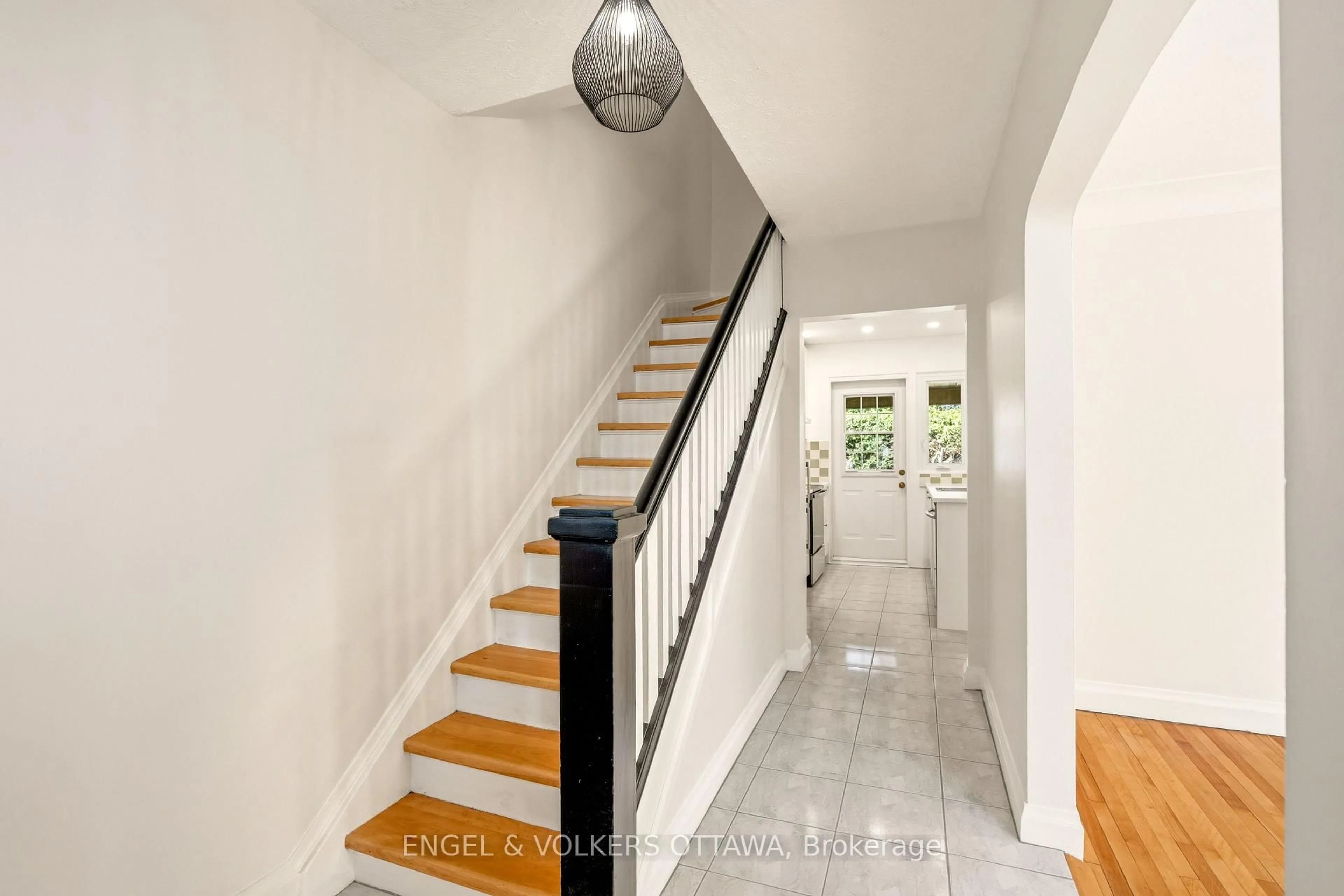 Stairs for 392 Piccadilly Ave, Ottawa Ontario K1Y 0H4