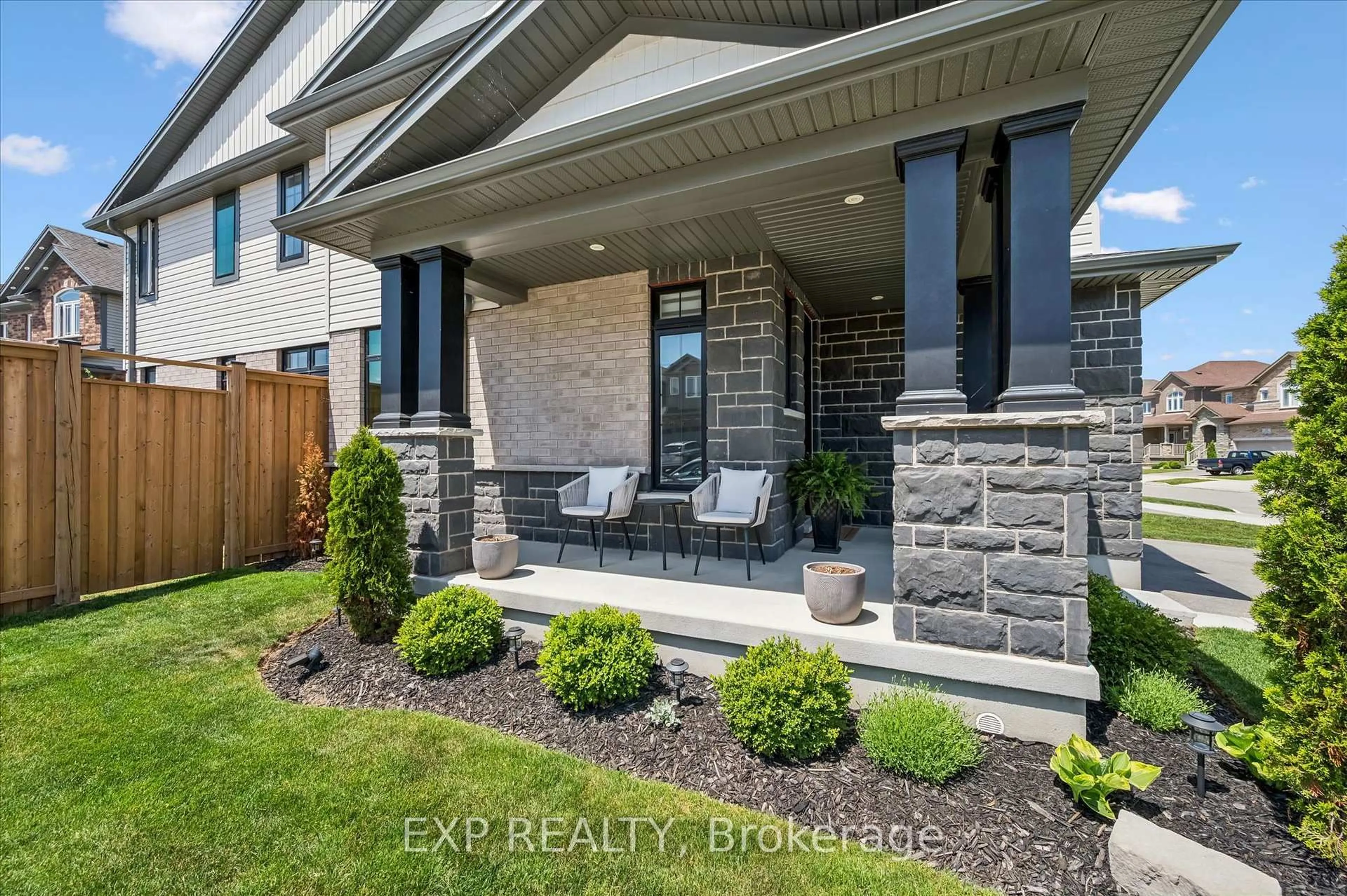 Indoor entryway for 30 Waterbow Tr, Kitchener Ontario N2A 0K4