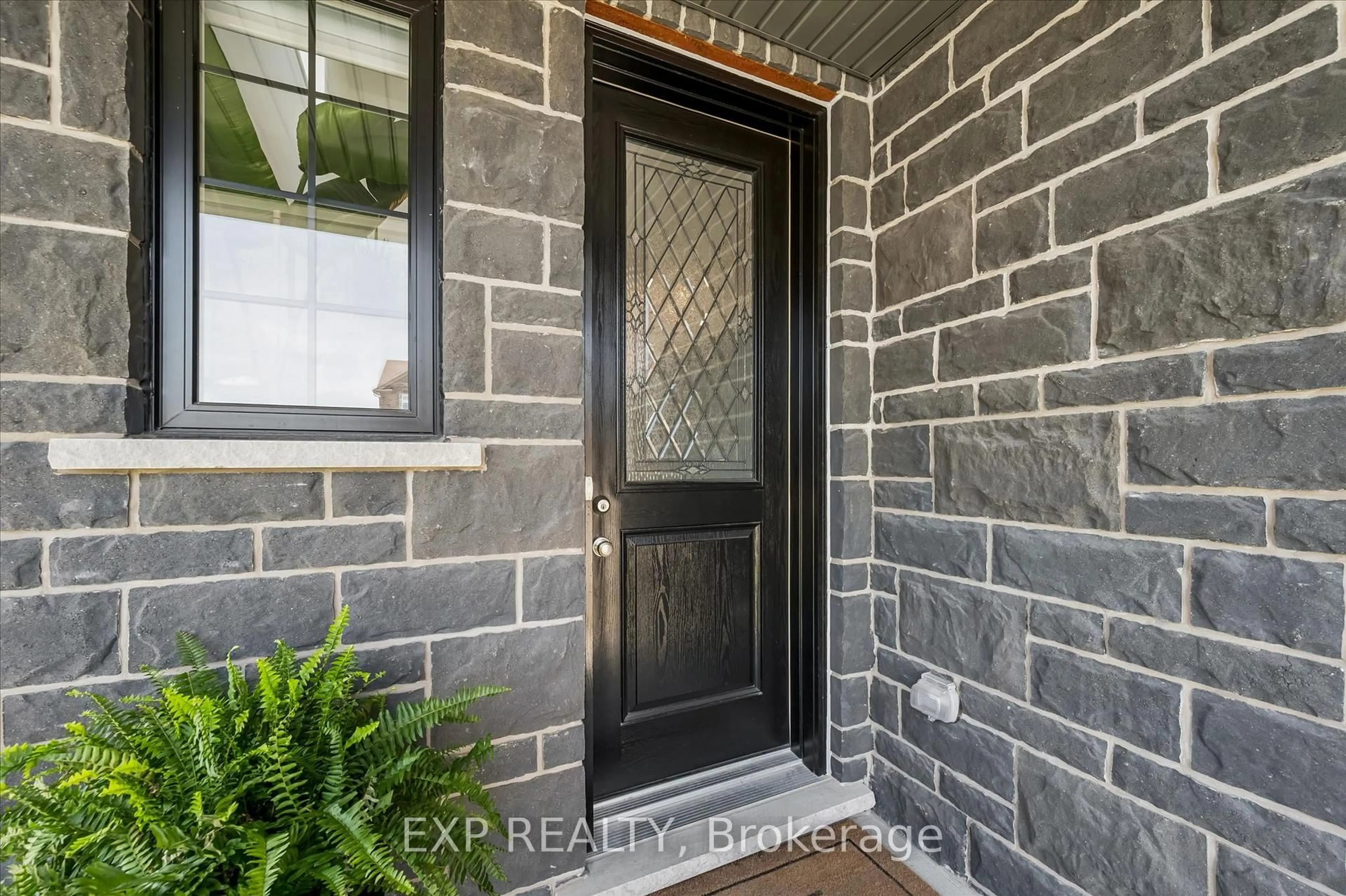 Indoor entryway for 30 Waterbow Tr, Kitchener Ontario N2A 0K4