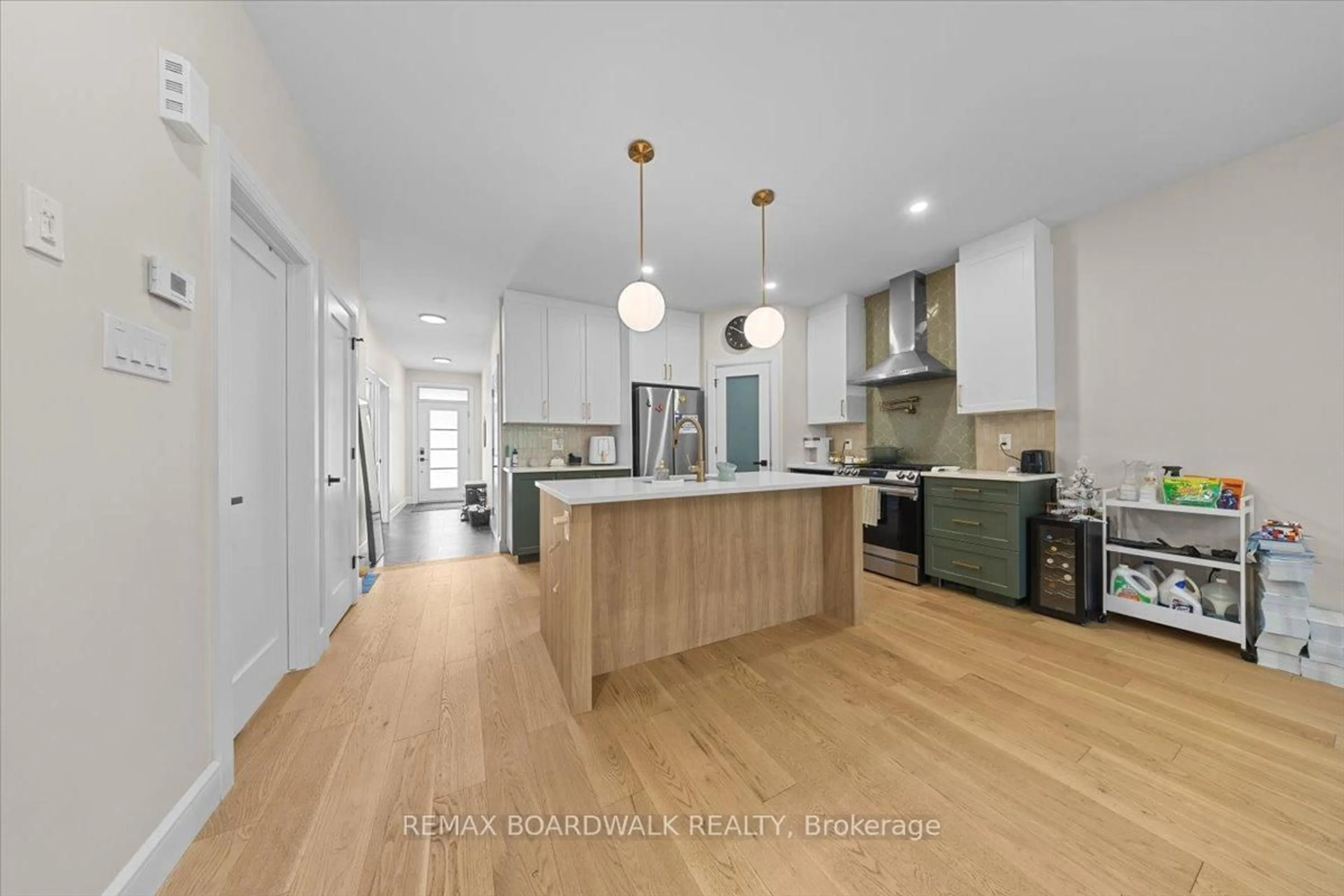 Open concept kitchen, unknown for 888 Chapman St, Clarence-Rockland Ontario K4K 1E5