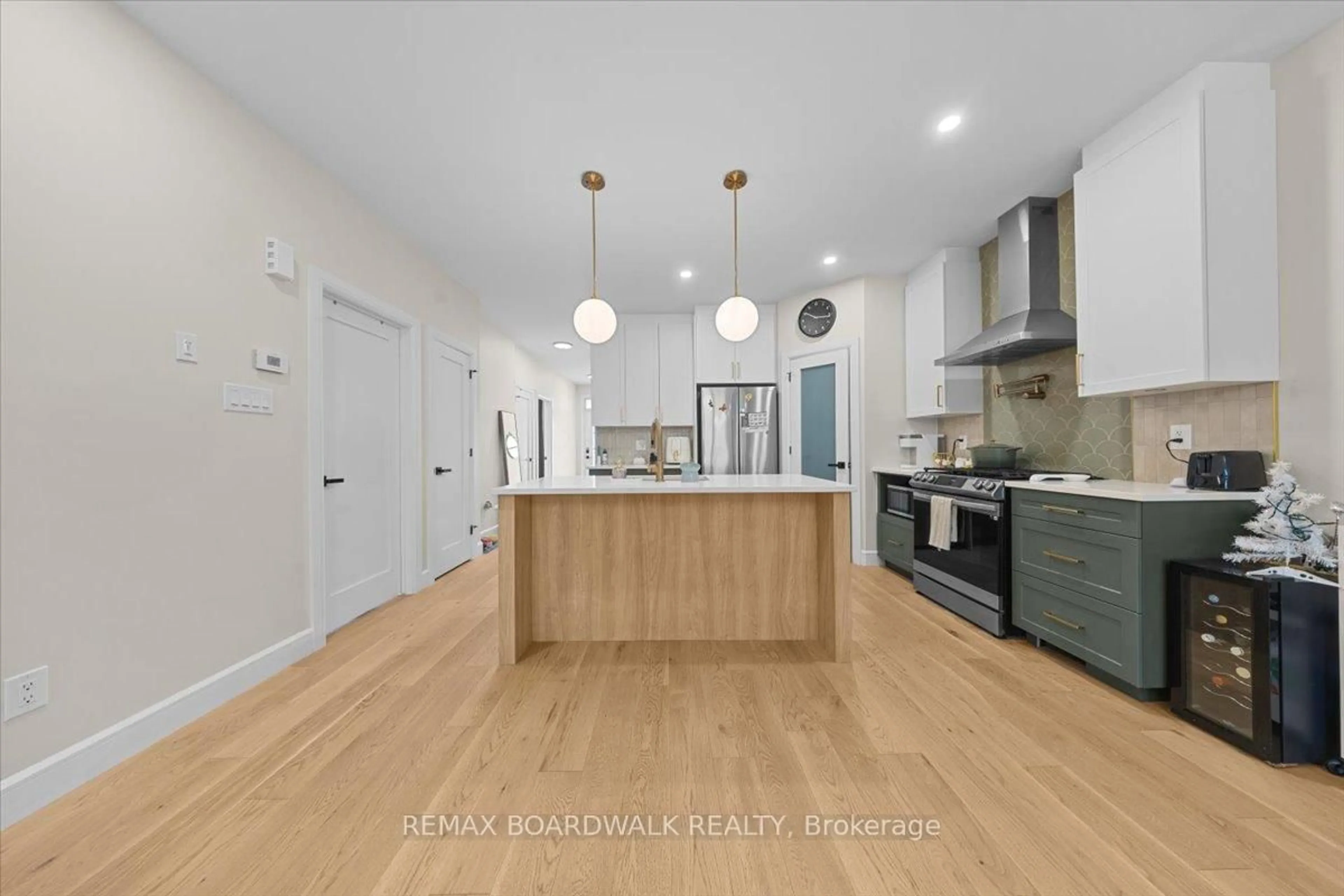 Open concept kitchen, unknown for 888 Chapman St, Clarence-Rockland Ontario K4K 1E5