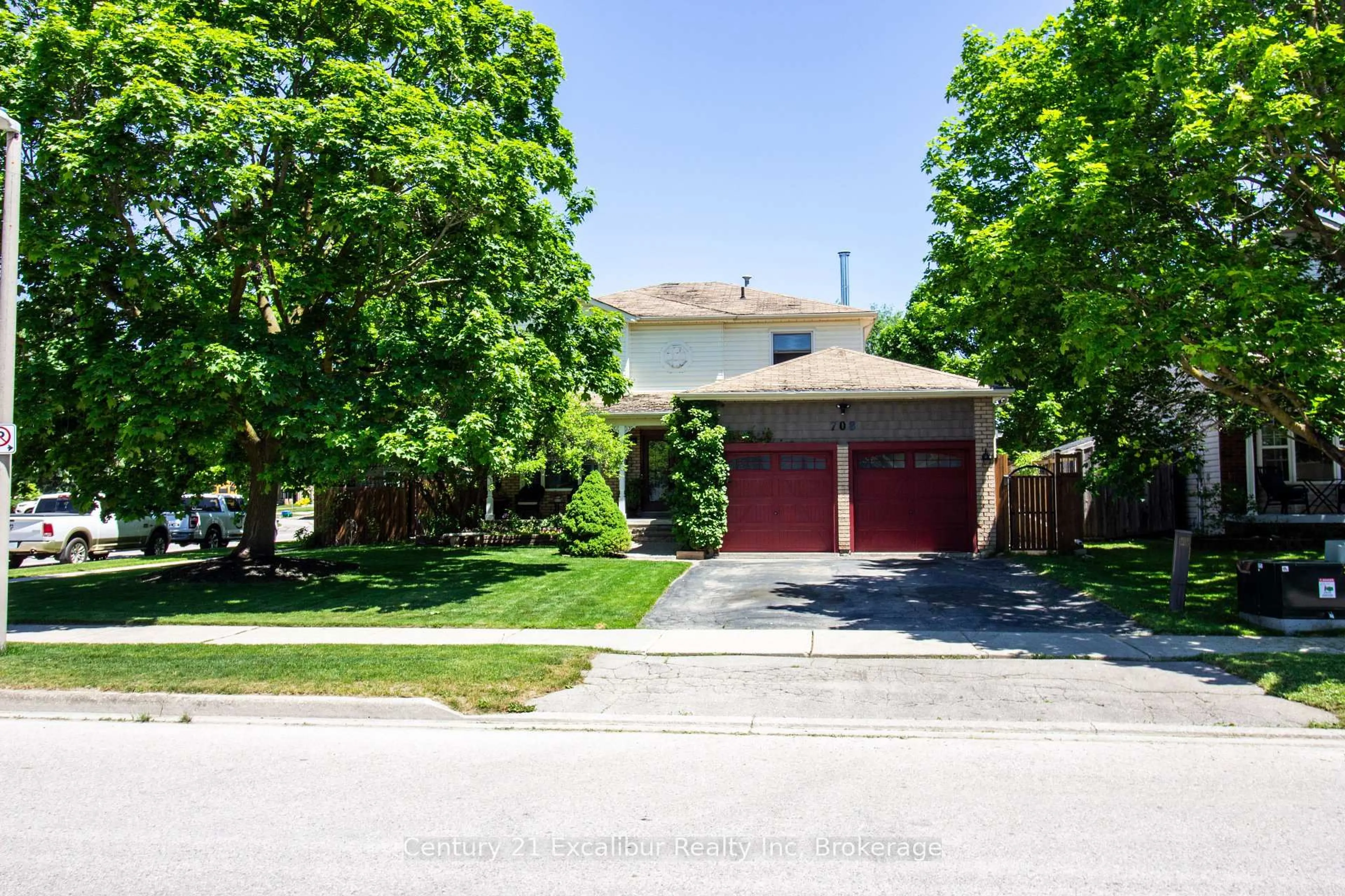 A pic from outside/outdoor area/front of a property/back of a property/a pic from drone, street for 708 Campbell Ave, Centre Wellington Ontario N1M 3M9