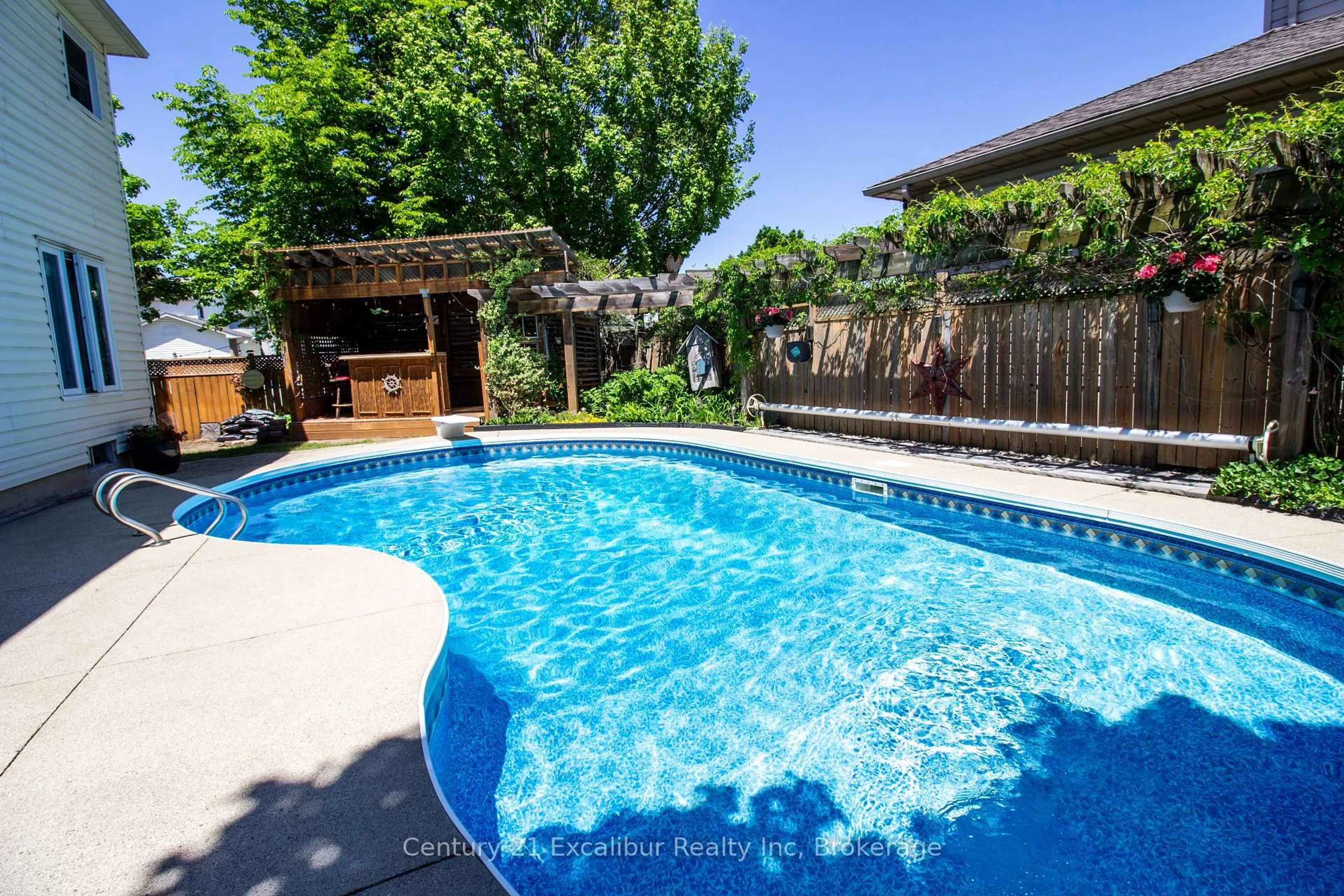 Pool for 708 Campbell Ave, Centre Wellington Ontario N1M 3M9