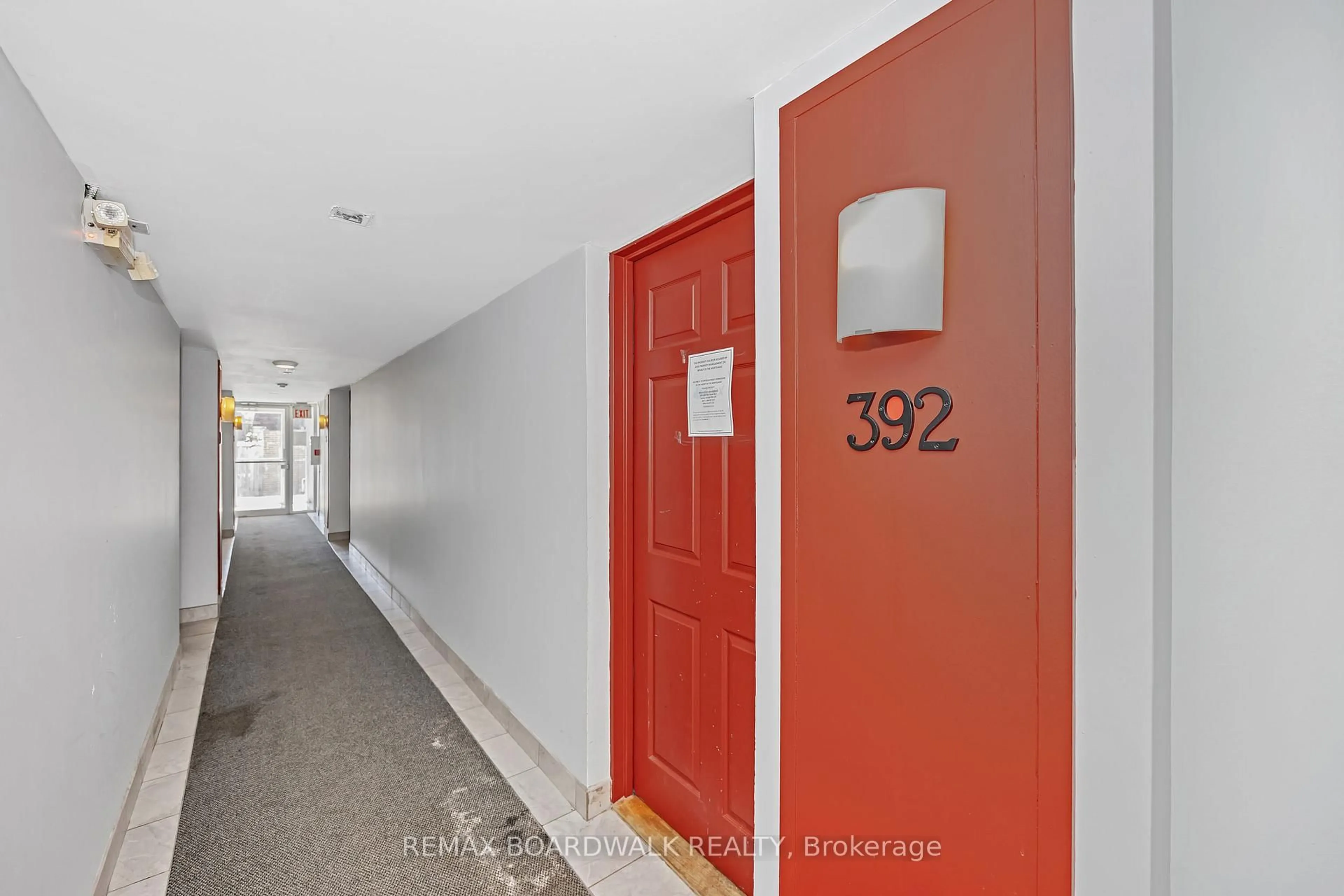 Indoor foyer for 392 Garden Glen Private #67, Ottawa Ontario K2G 1E4