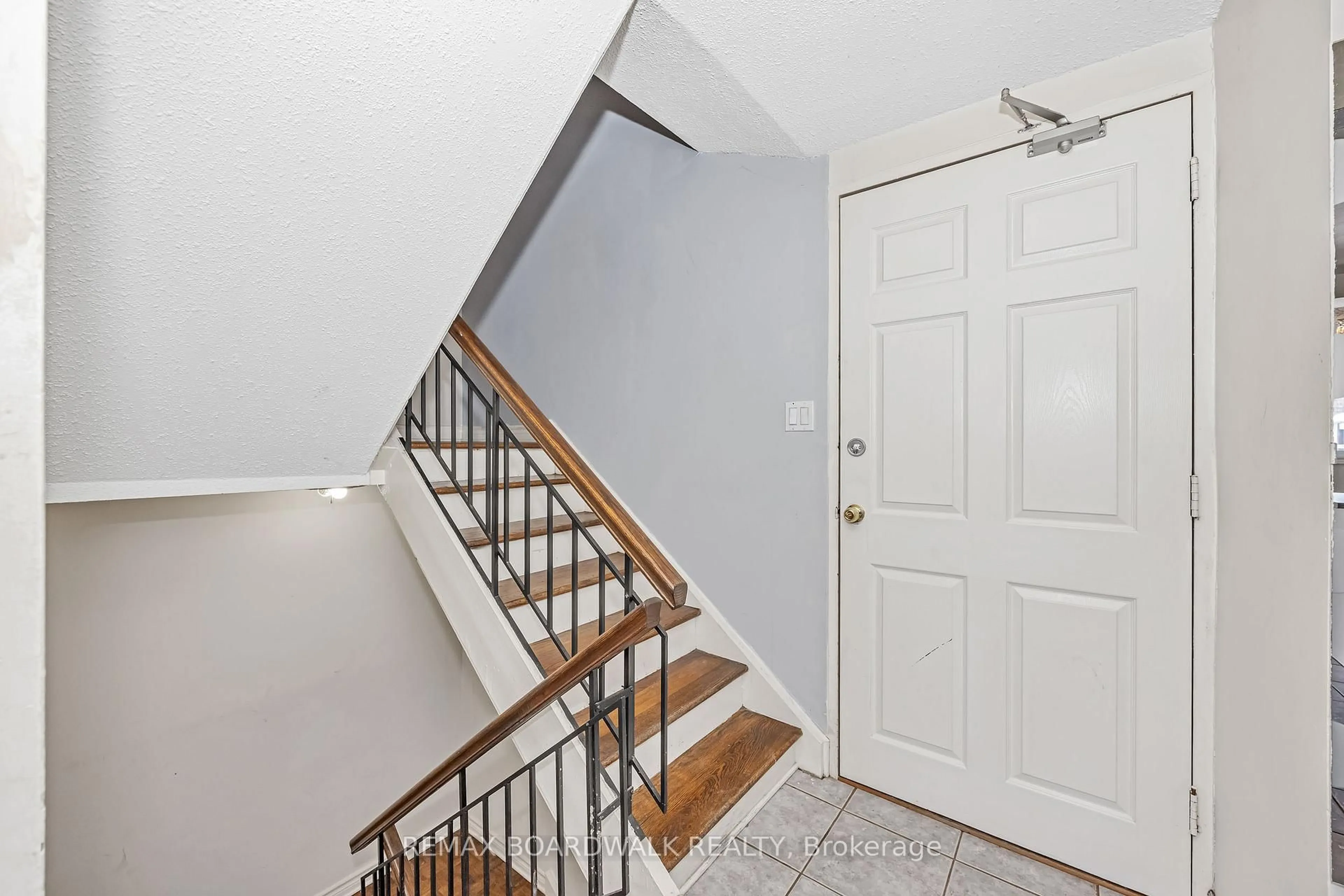 Unknown for 392 Garden Glen Private #67, Ottawa Ontario K2G 1E4