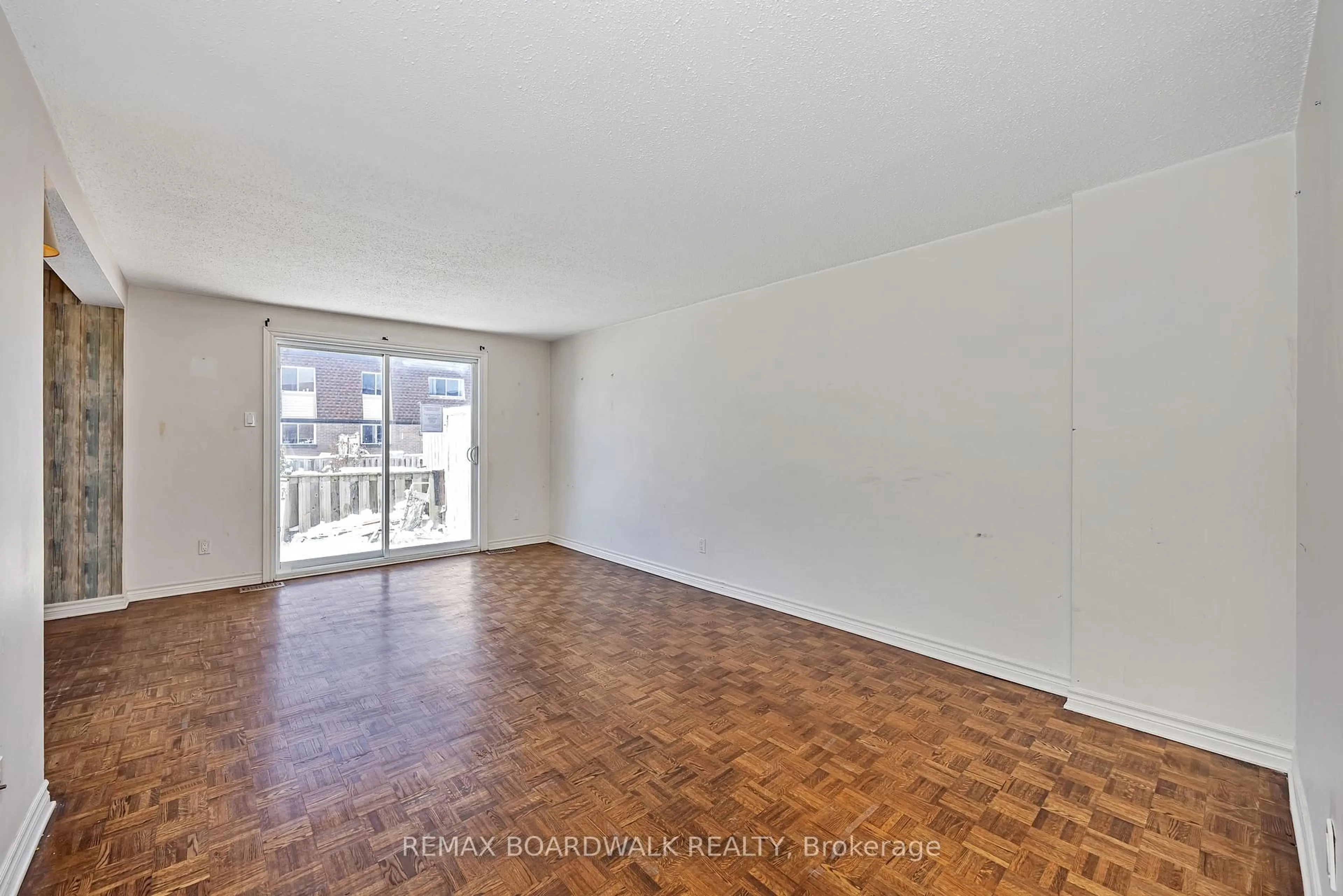 A pic of a room for 392 Garden Glen Private #67, Ottawa Ontario K2G 1E4