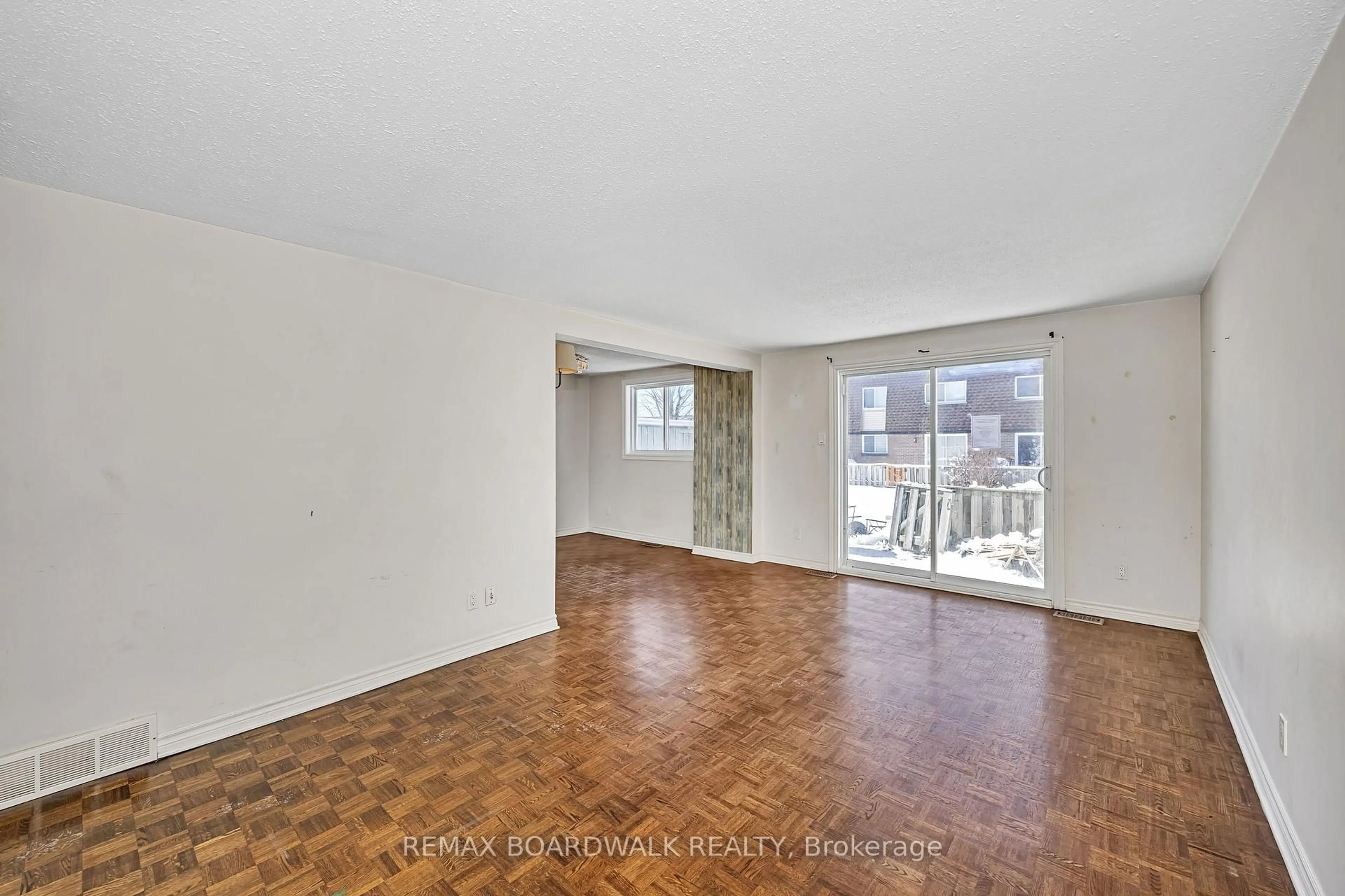 A pic of a room for 392 Garden Glen Private #67, Ottawa Ontario K2G 1E4