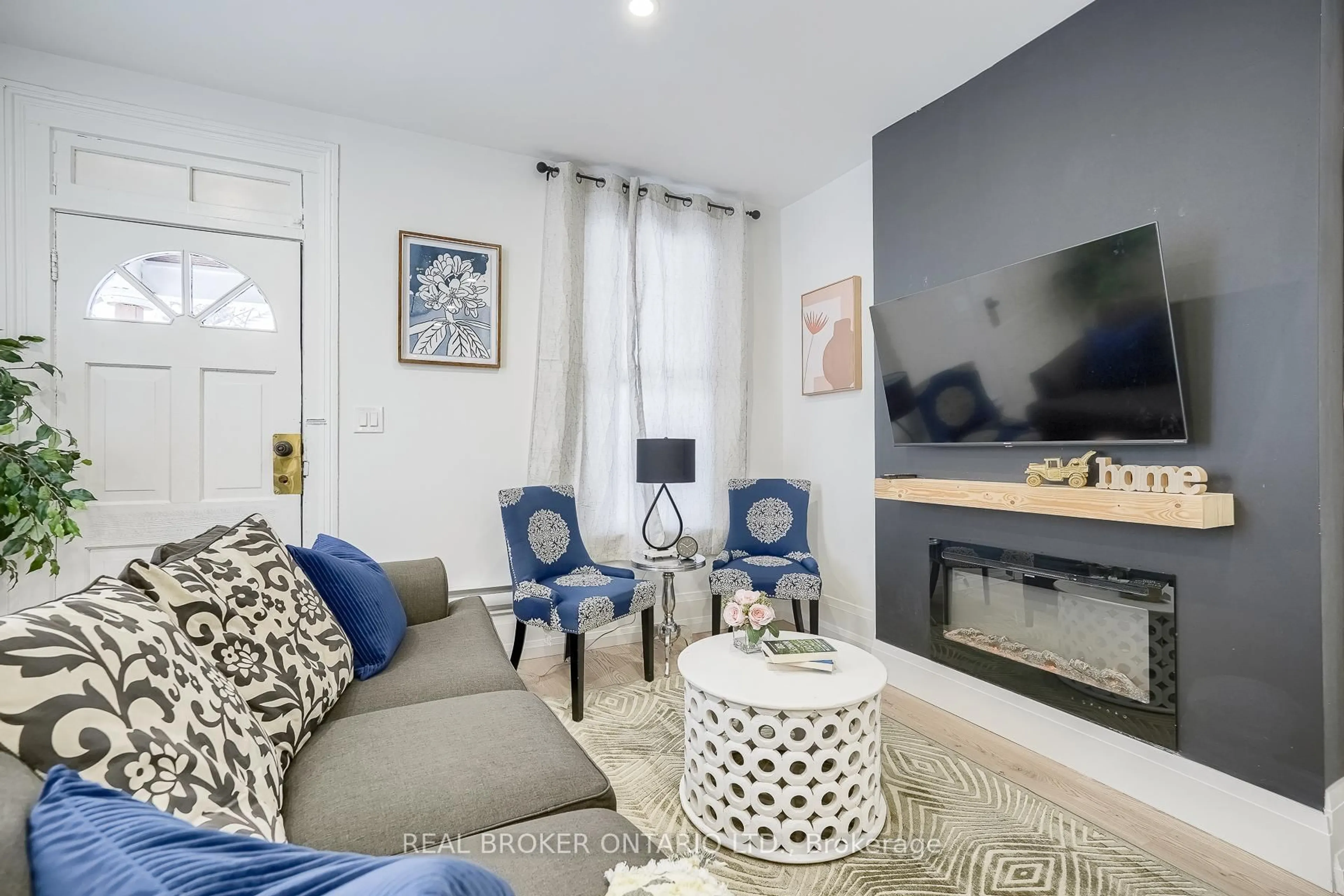 Living room with furniture, unknown for 8 Elizabeth St, St. Catharines Ontario L2R 2L1
