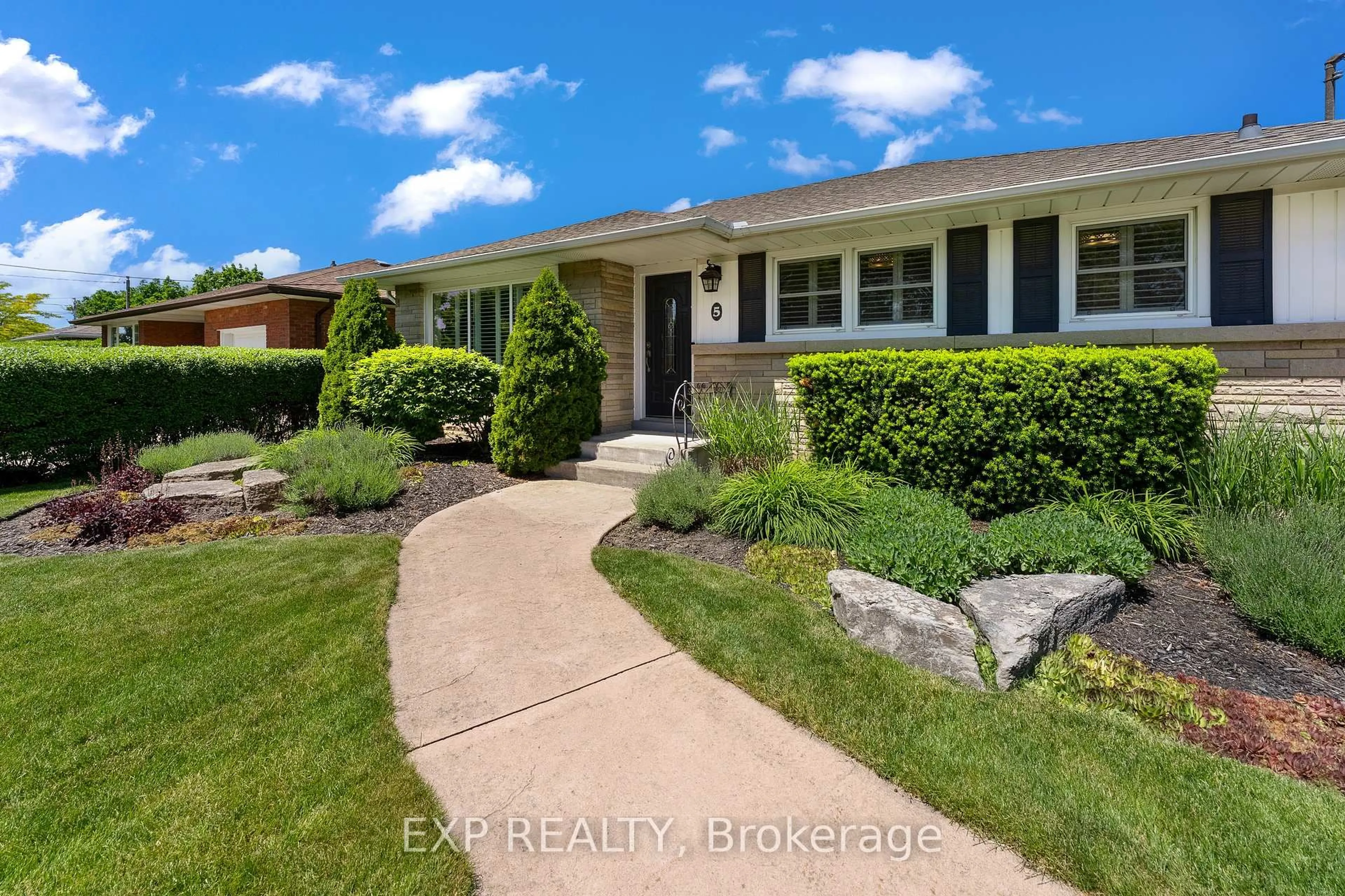 Unknown for 5 Dunraven Ave, St. Catharines Ontario L2M 6A6