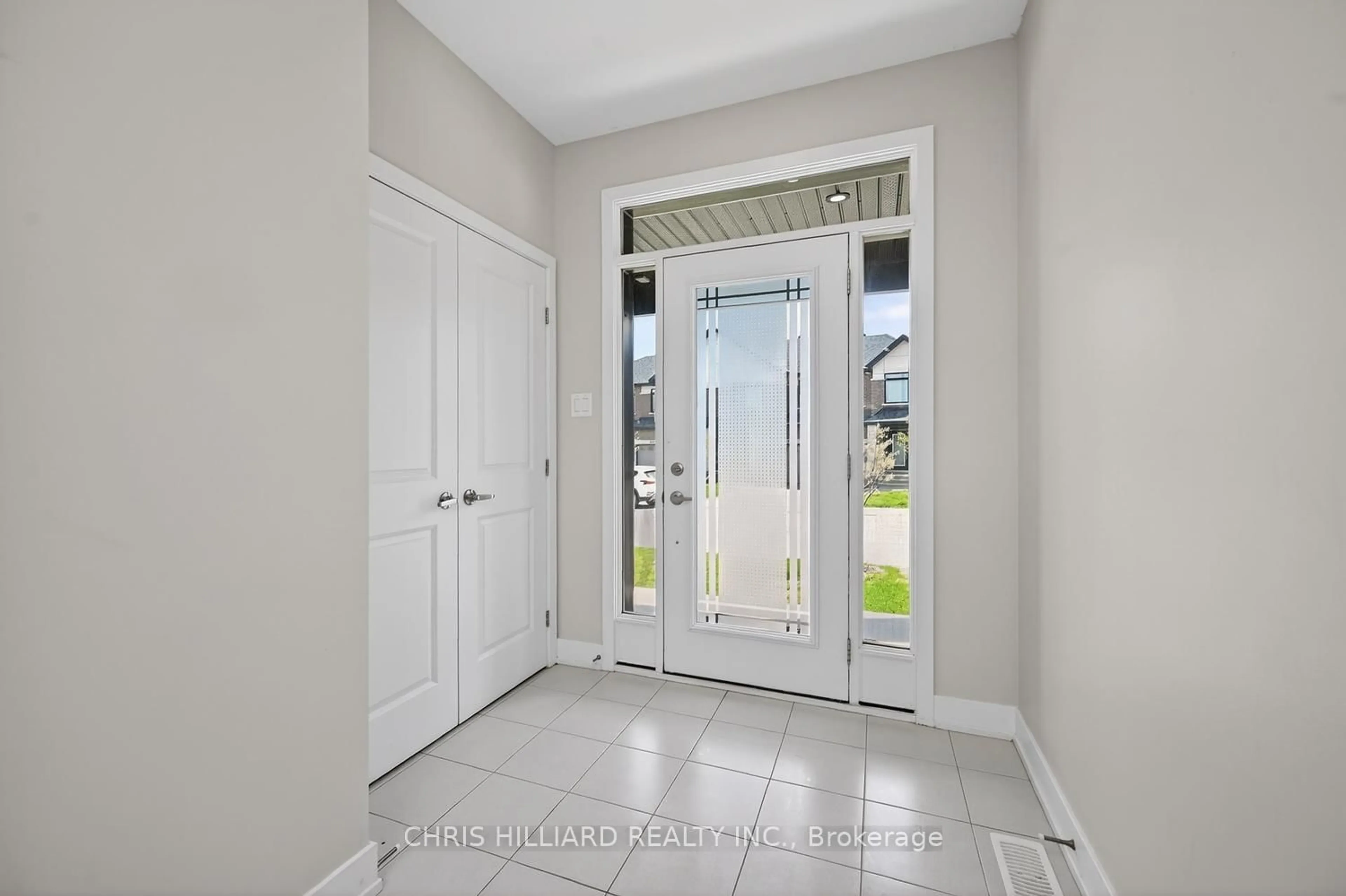 Indoor entryway for 69 Heirloom St, Ottawa Ontario K4M 0K9