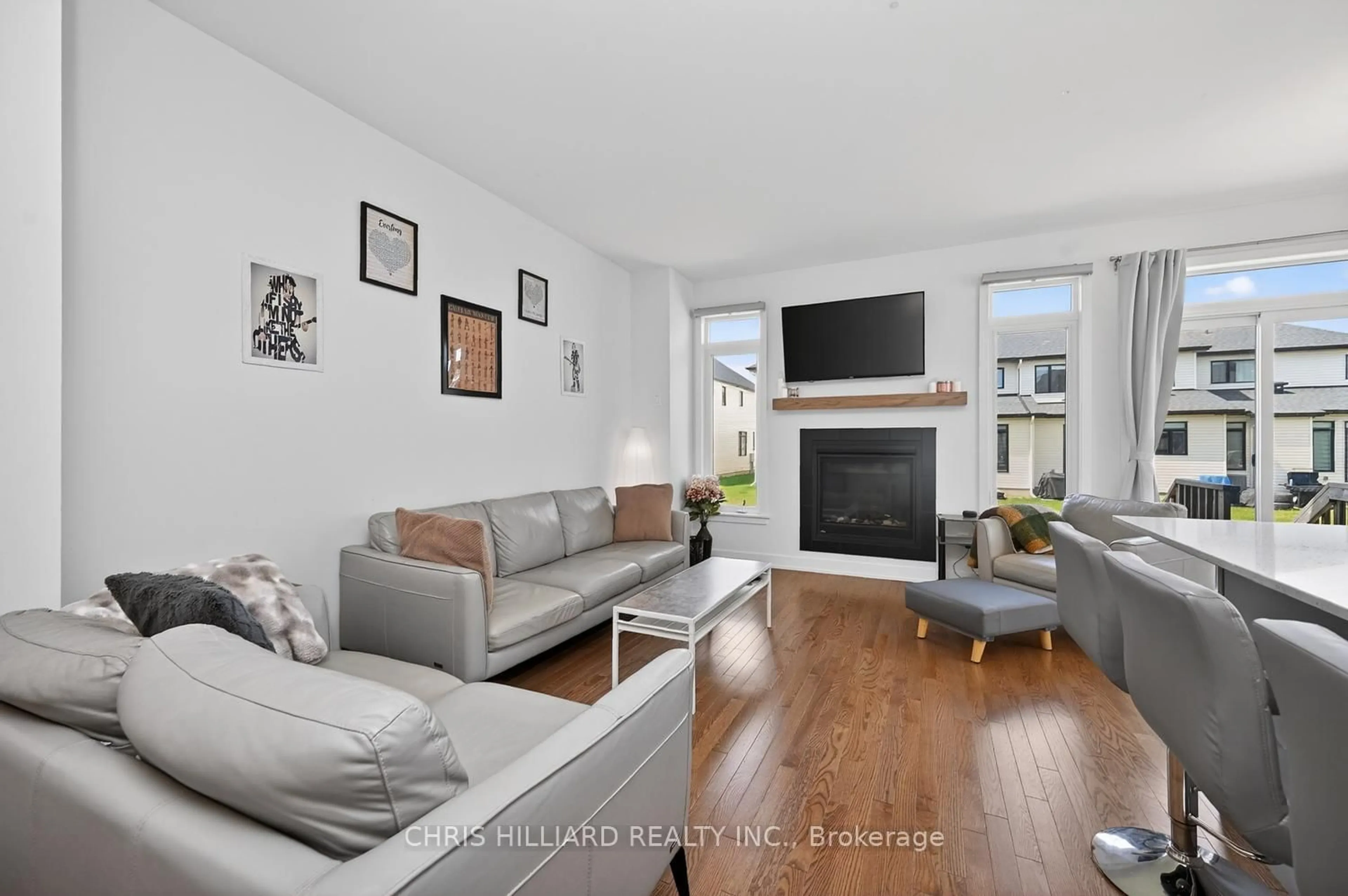 Living room with furniture, unknown for 69 Heirloom St, Ottawa Ontario K4M 0K9