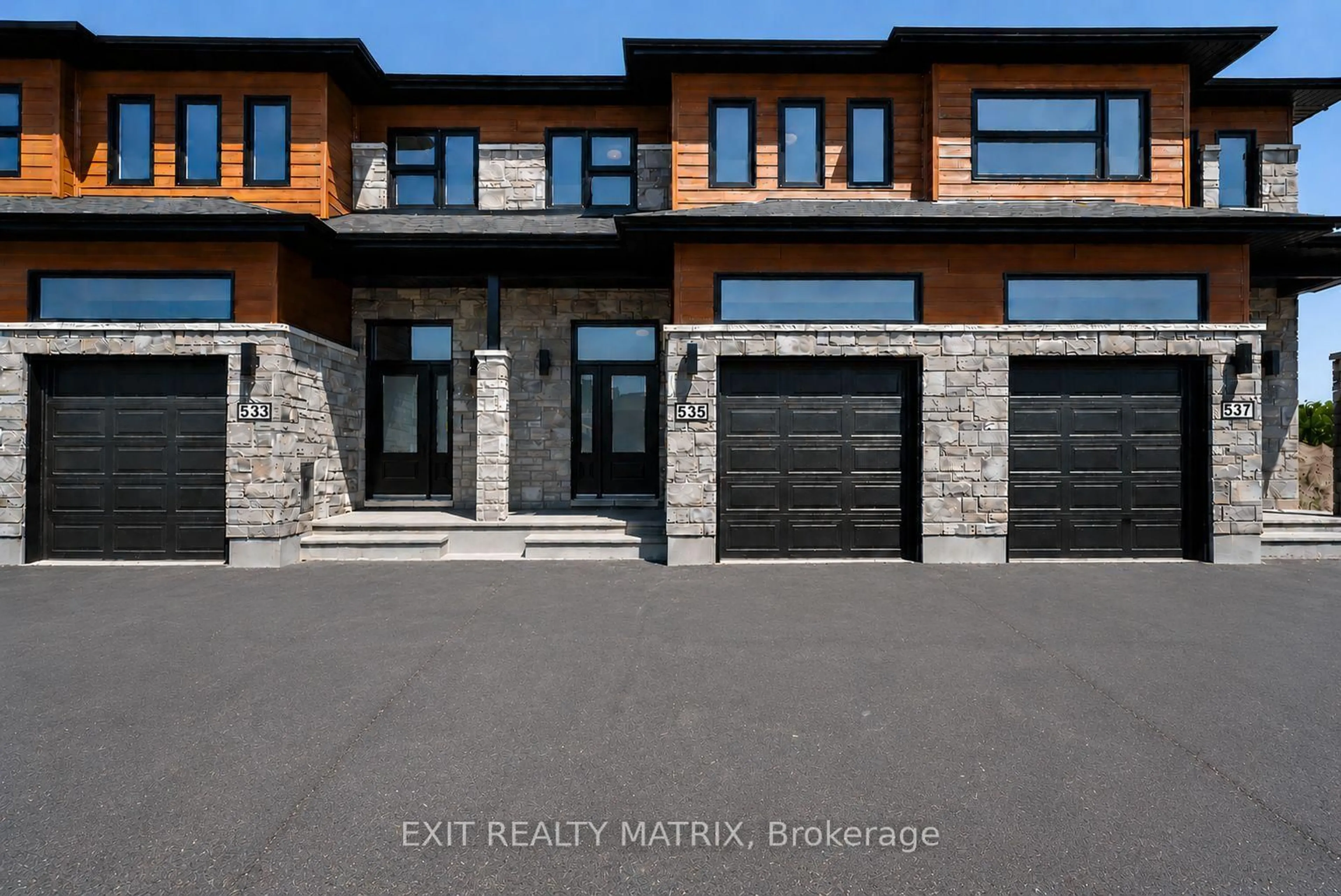 Home with brick exterior material, unknown for 535 Regina St, Russell Ontario K0A 1W0