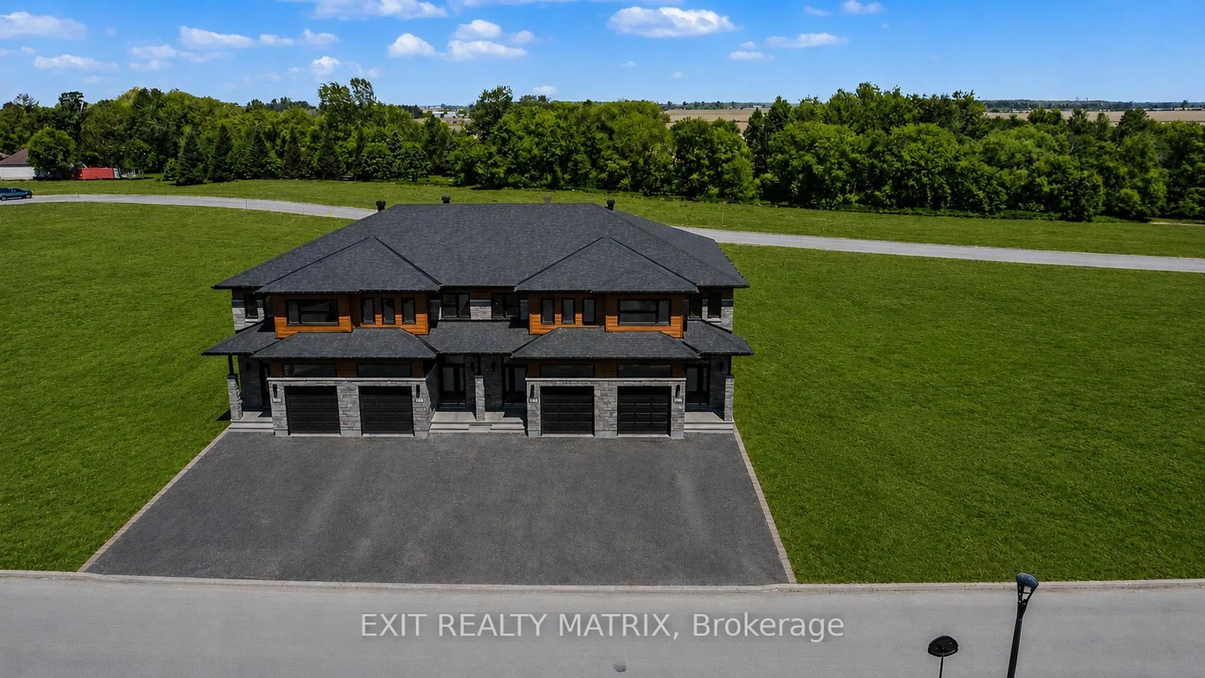 A pic from outside/outdoor area/front of a property/back of a property/a pic from drone, water/lake/river/ocean view for 535 Regina St, Russell Ontario K0A 1W0