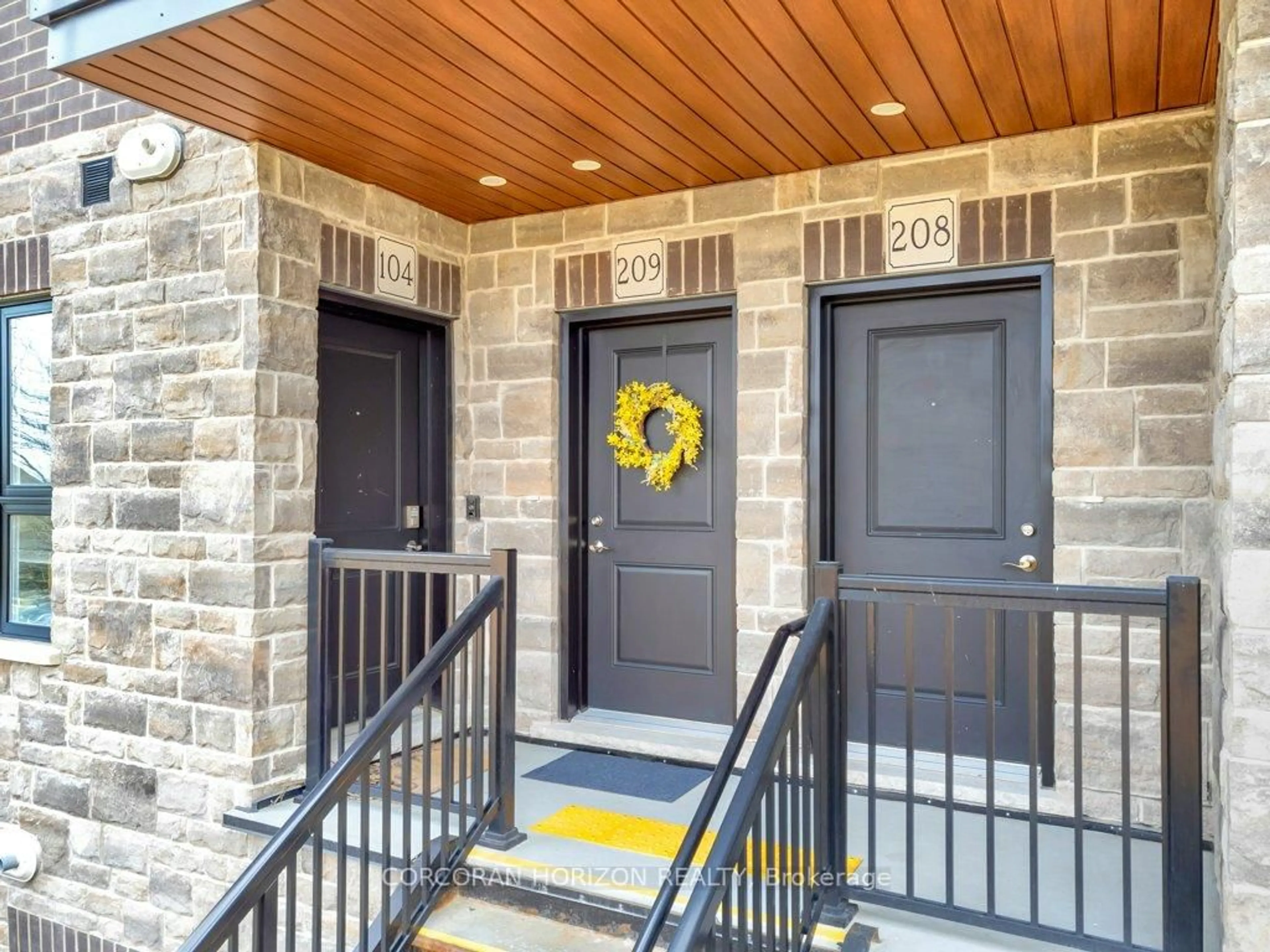 Indoor entryway for 408 Guelph Ave #209, Cambridge Ontario N3C 2V3
