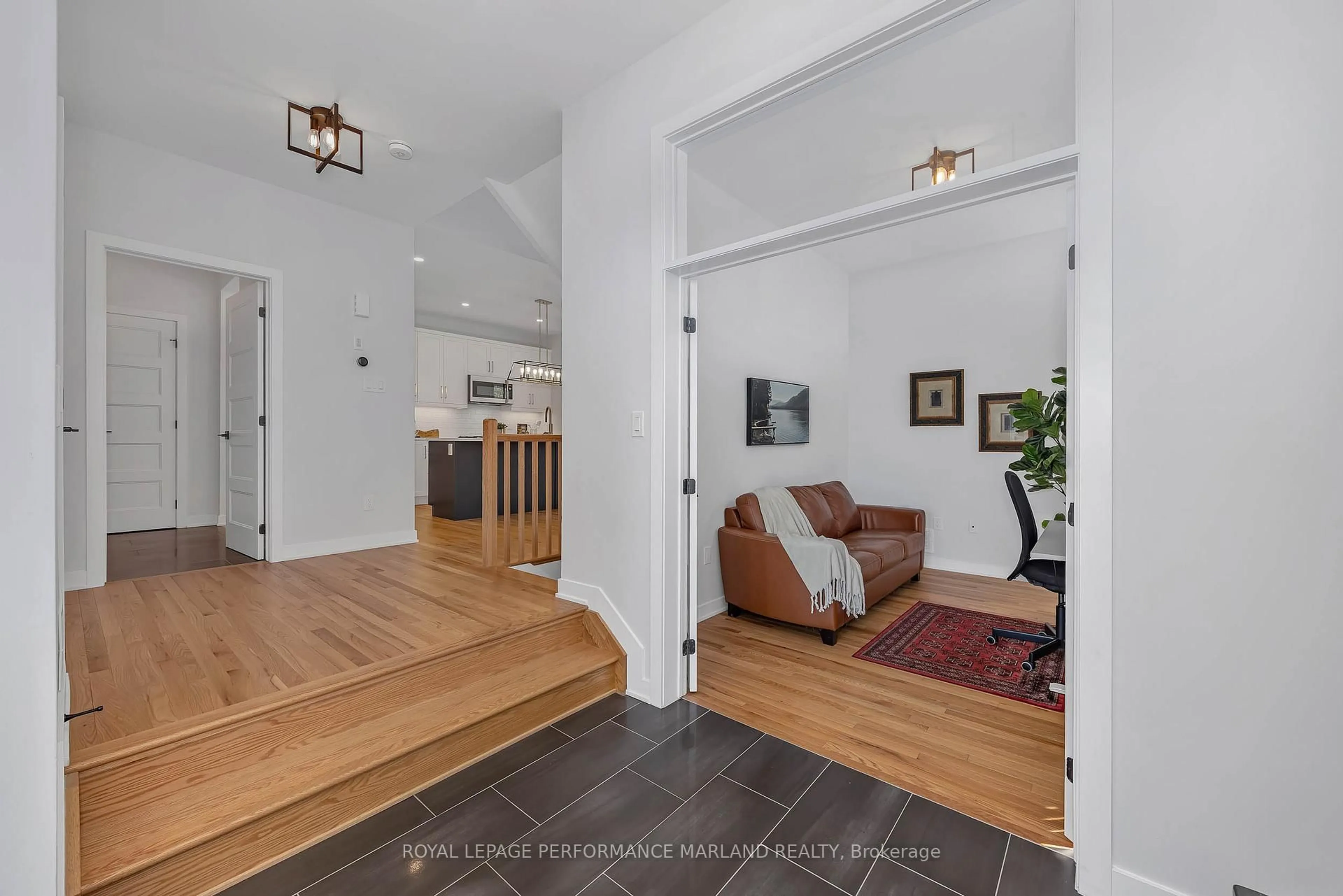 Indoor entryway for 109 Rallidale St, Ottawa Ontario K1X 0G7
