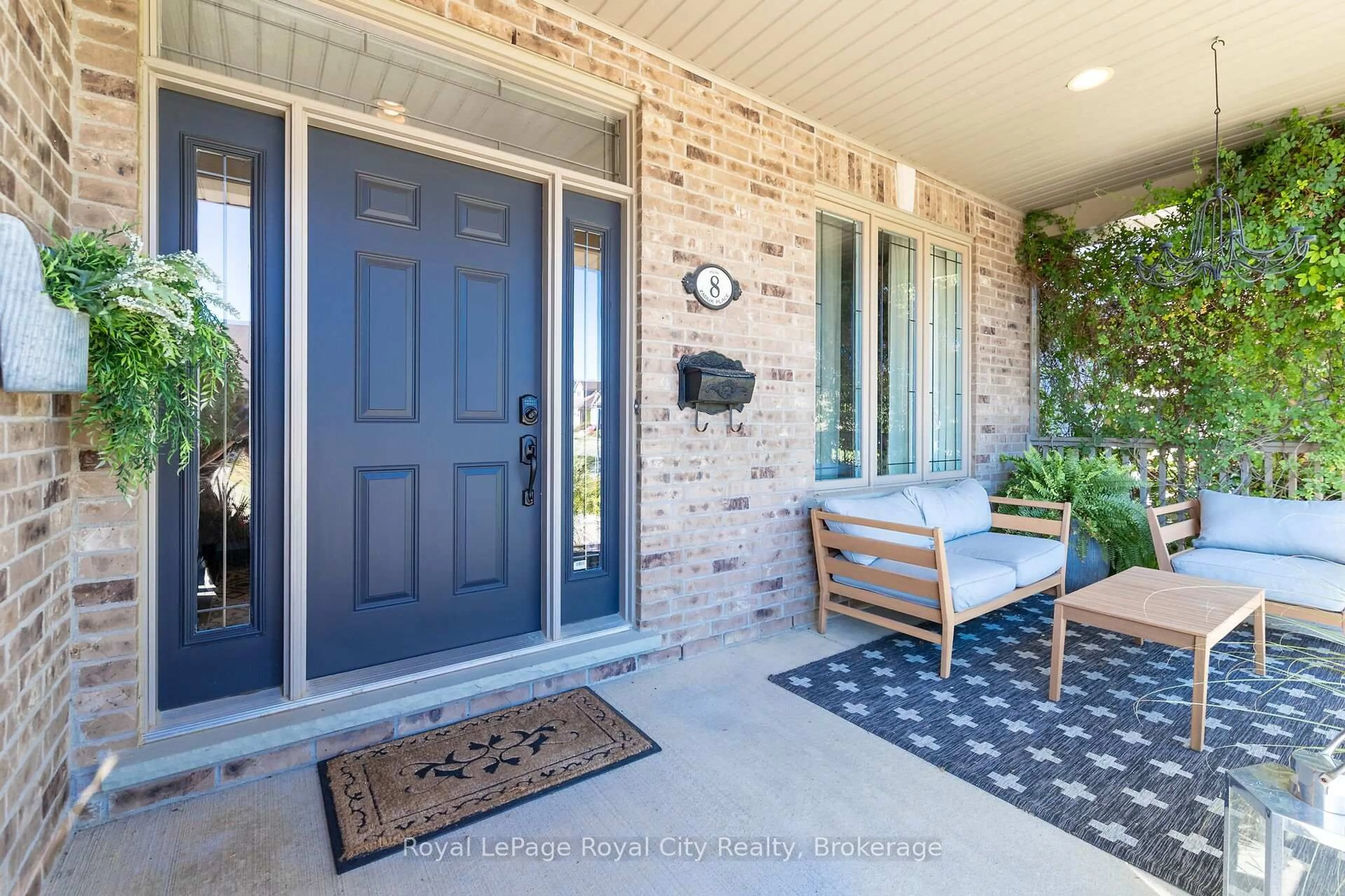 Indoor entryway for 8 Zaduk Pl, Guelph Ontario N1G 0A7