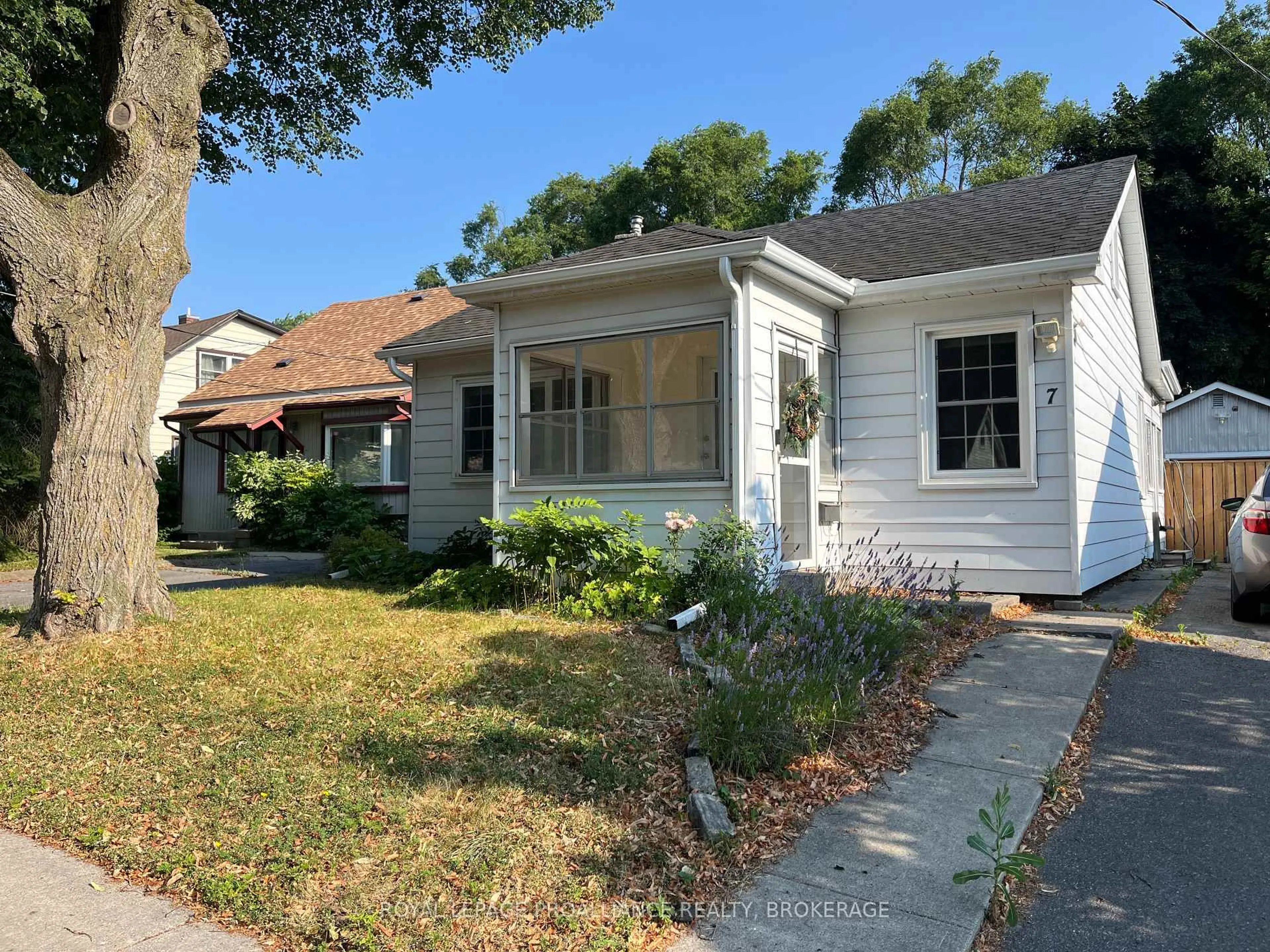 Home with vinyl exterior material, street for 7 Third Ave, Kingston Ontario K7K 2J4