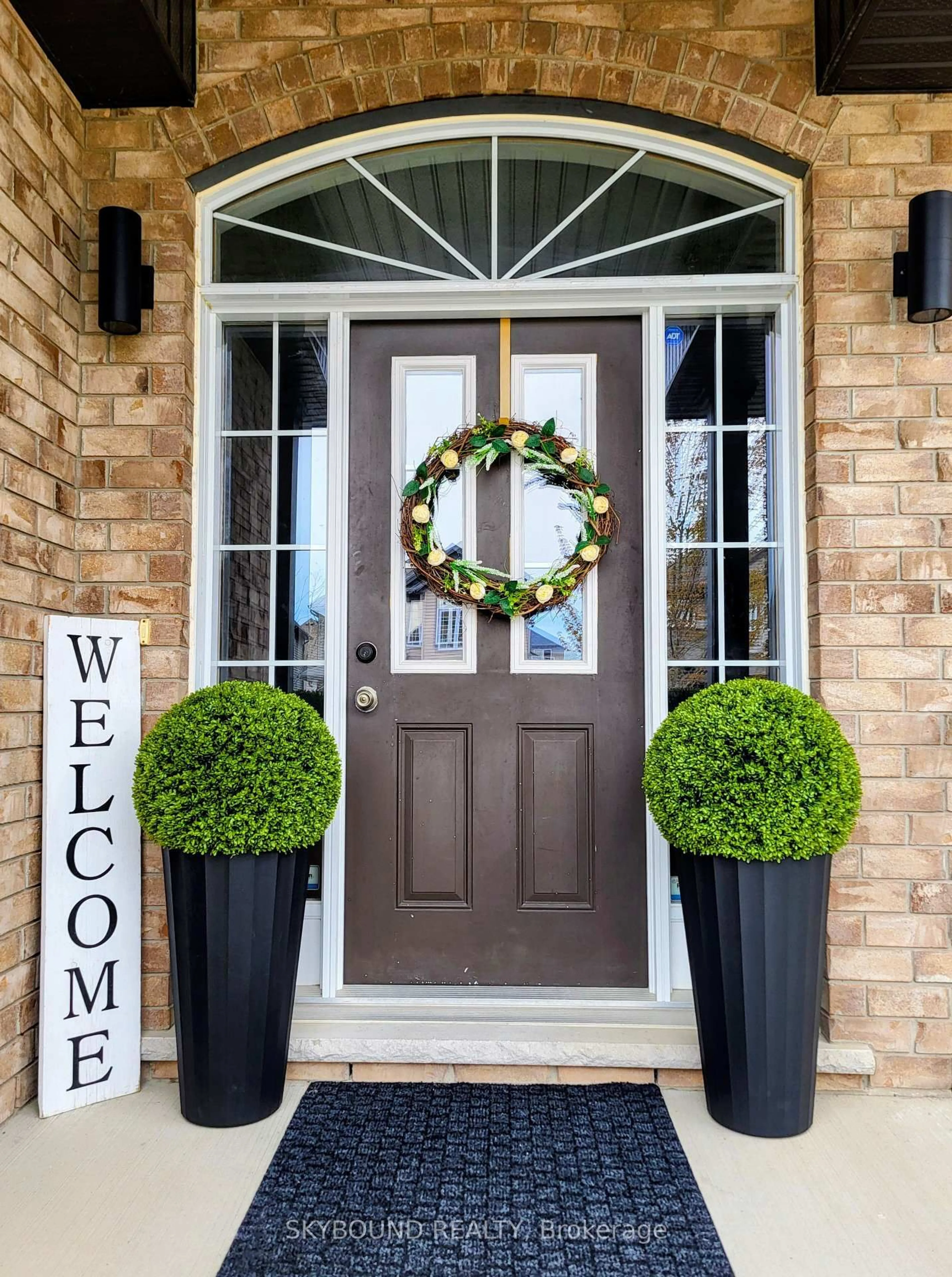 Indoor entryway for 344 Watervale Cres, Kitchener Ontario N2A 0G1