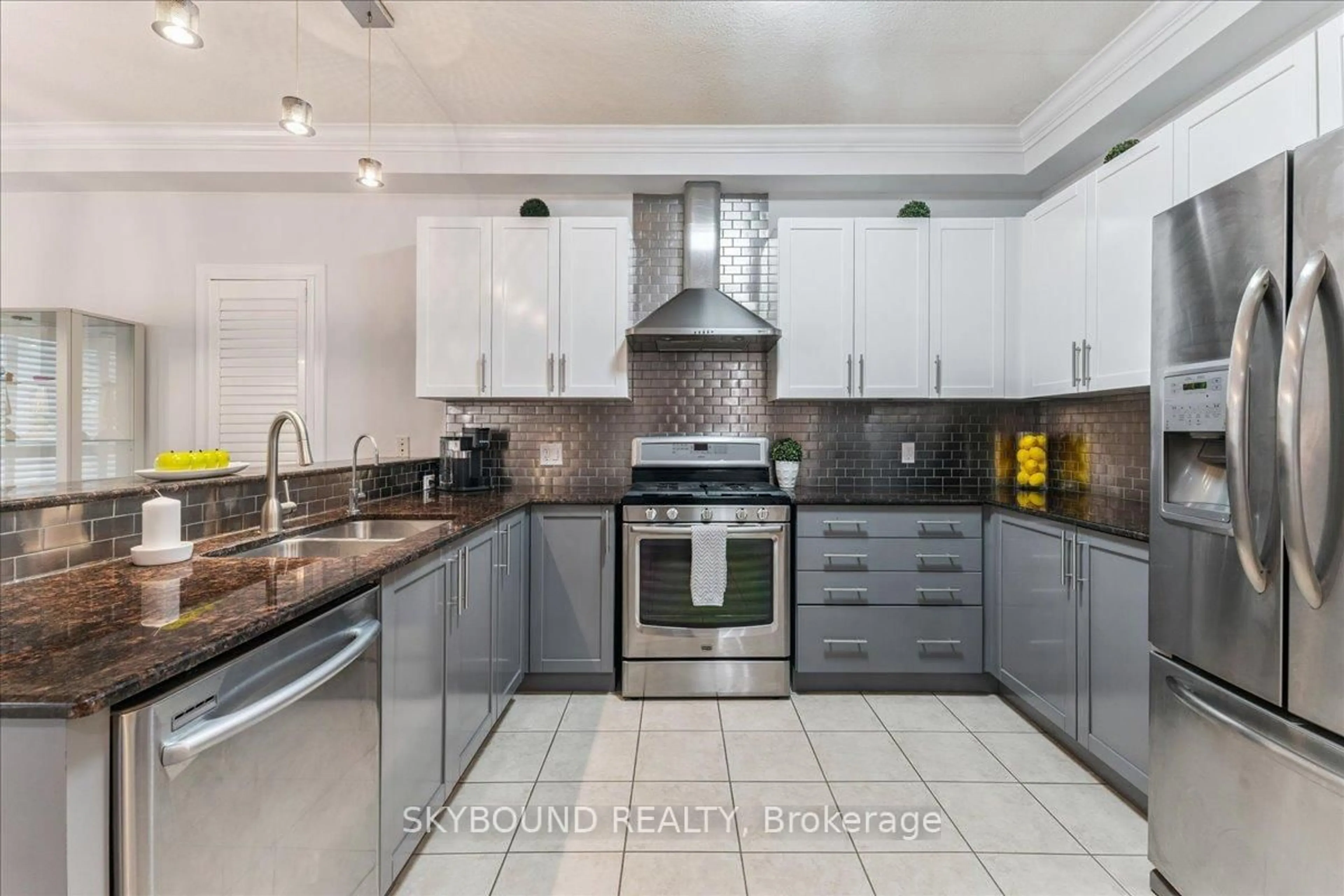 Open concept kitchen, ceramic/tile floor for 344 Watervale Cres, Kitchener Ontario N2A 0G1