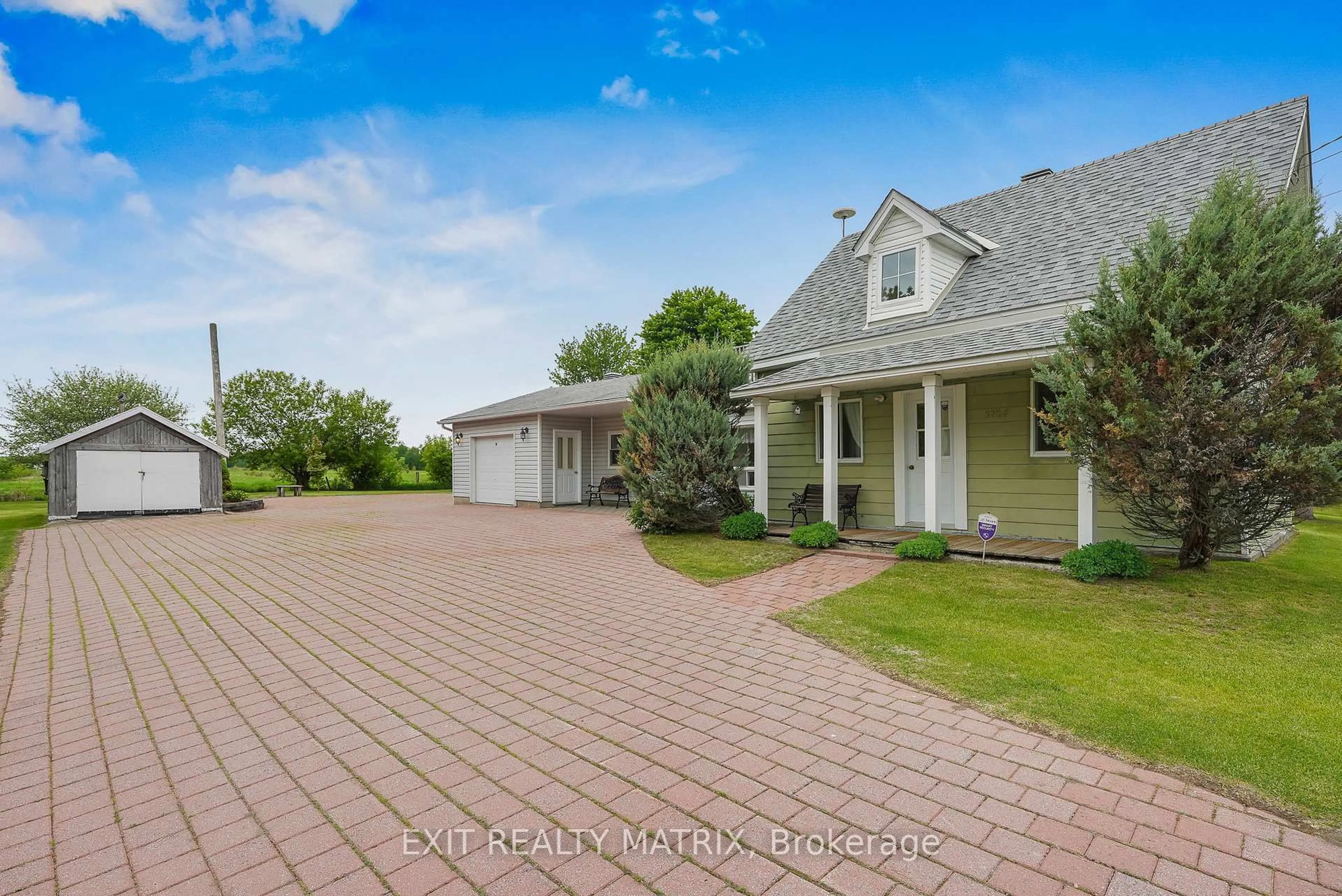 A pic from outside/outdoor area/front of a property/back of a property/a pic from drone, street for 3704 Drouin Rd, Clarence-Rockland Ontario K0A 2A0