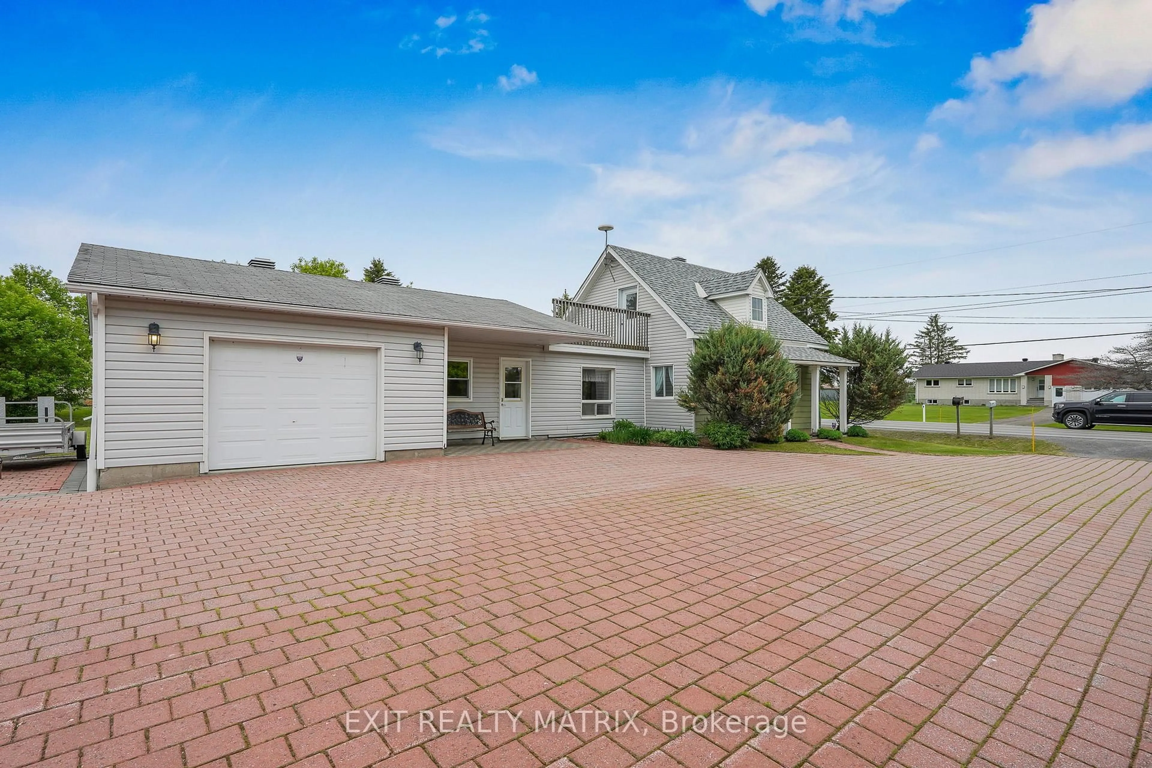 A pic from outside/outdoor area/front of a property/back of a property/a pic from drone, street for 3704 Drouin Rd, Clarence-Rockland Ontario K0A 2A0