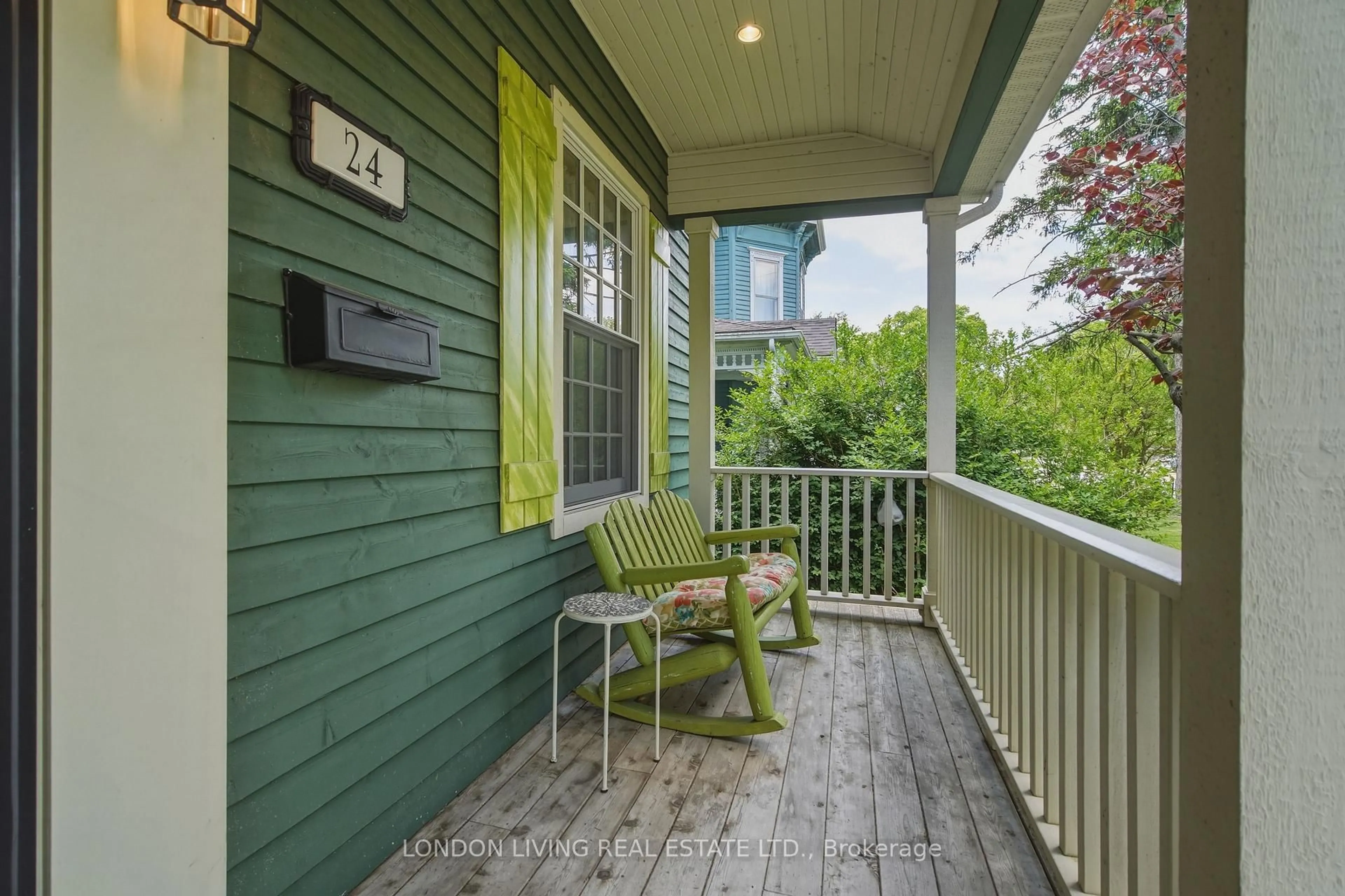 Patio, street for 24 Centre St, St. Thomas Ontario N5R 2Z2