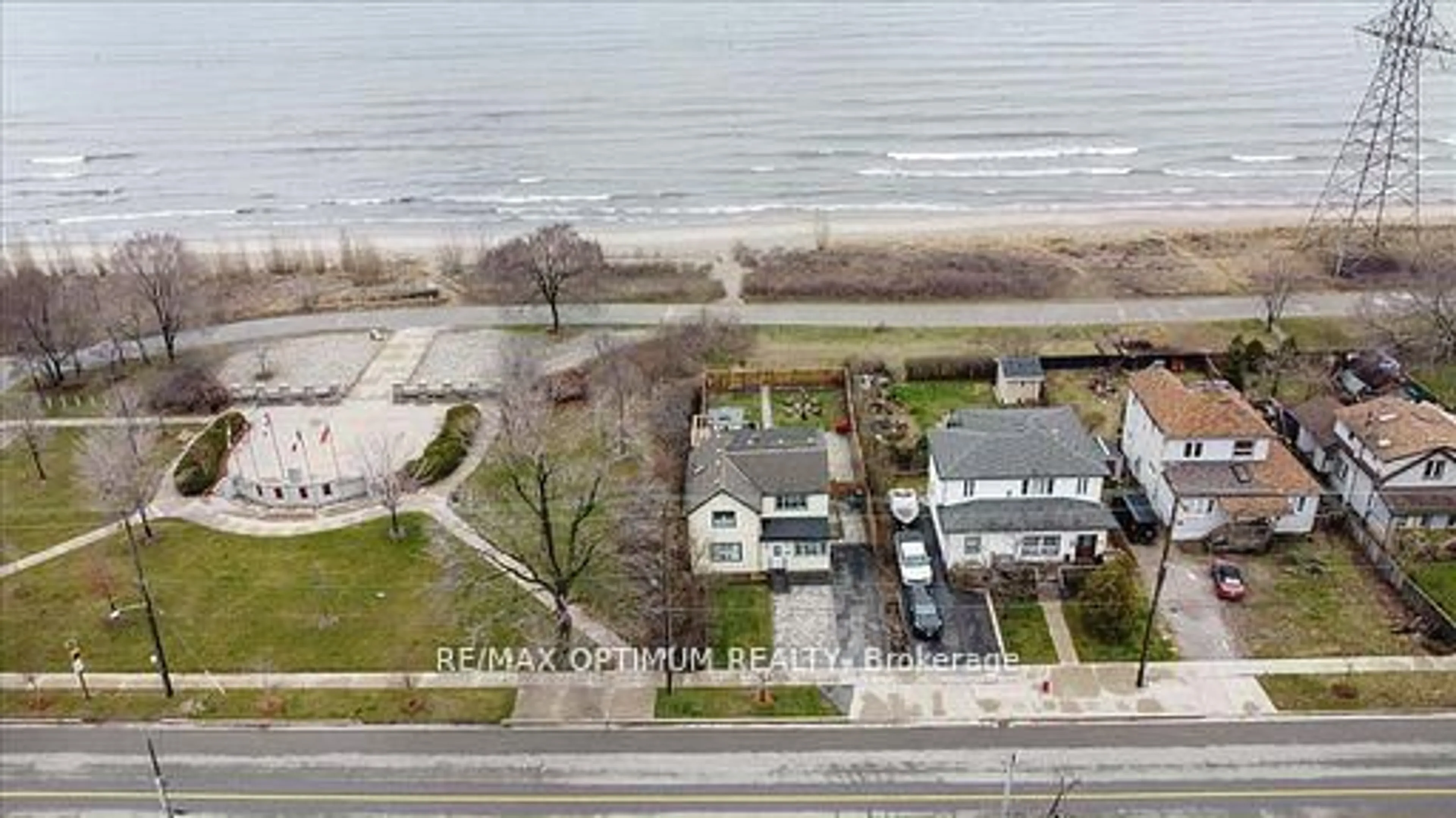 A pic from outside/outdoor area/front of a property/back of a property/a pic from drone, water/lake/river/ocean view for 1019 Beach Blvd, Hamilton Ontario L8H 6Z8