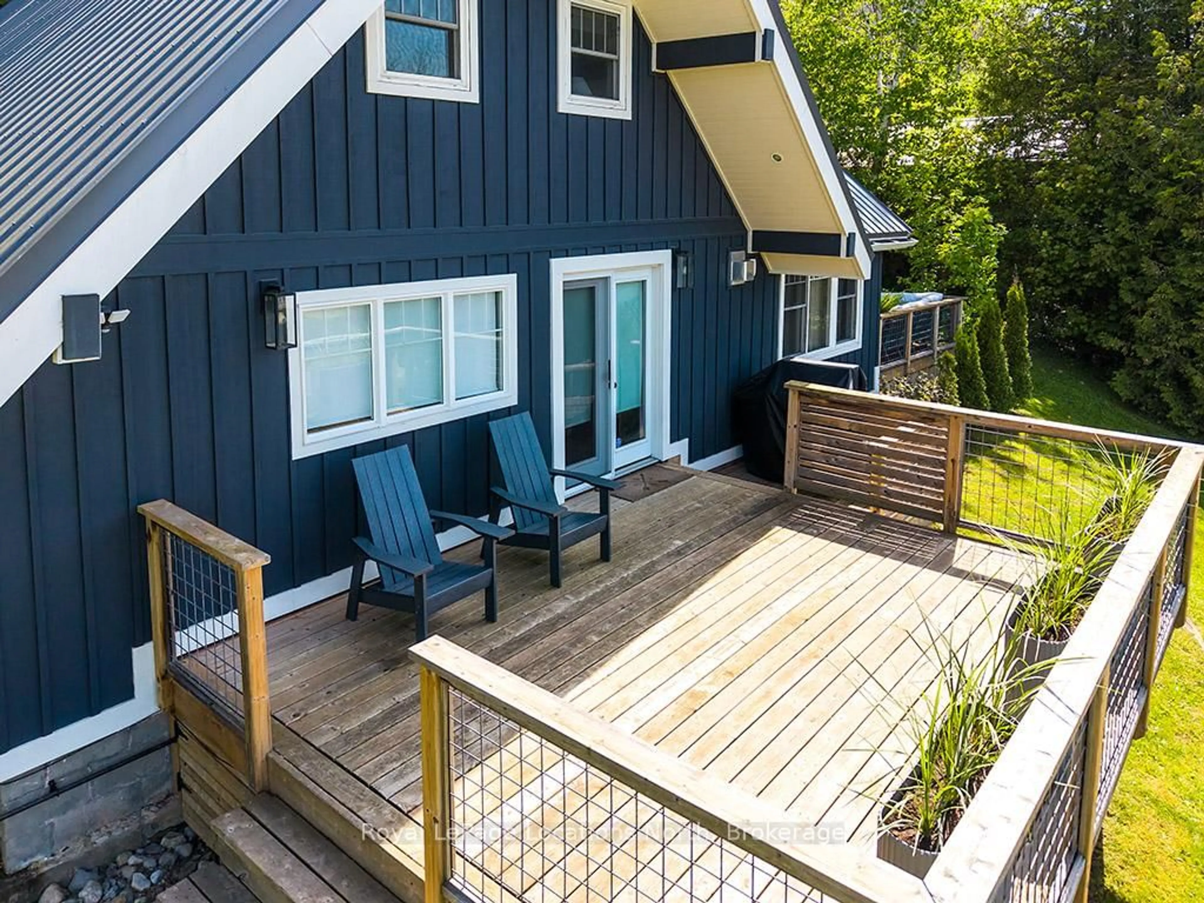 Home with vinyl exterior material, unknown for 104 Old 26 Highway, Meaford Ontario N4L 1W7