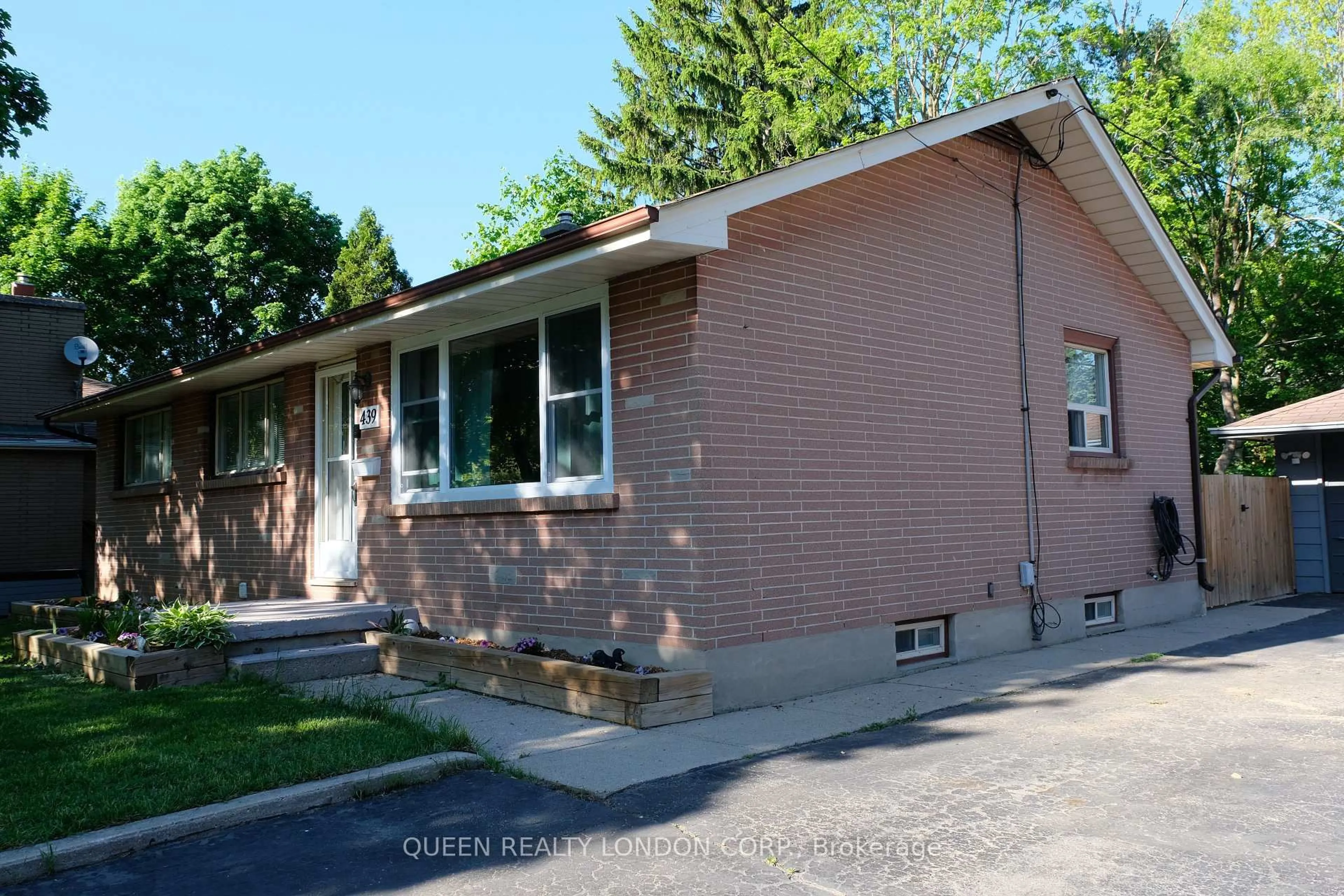 Home with brick exterior material, street for 439 Scenic Dr, London South Ontario N5Z 3A9