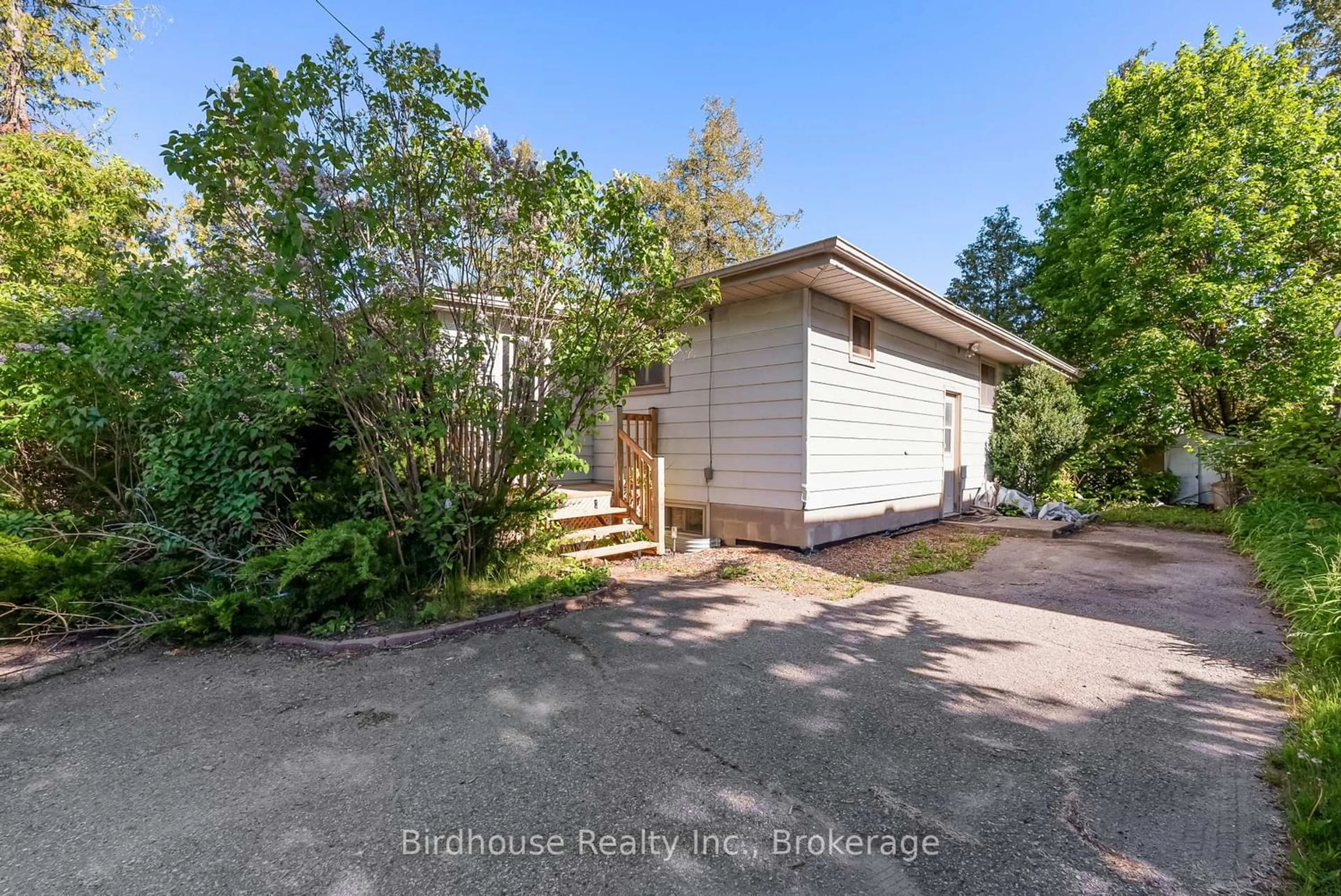 A pic from outside/outdoor area/front of a property/back of a property/a pic from drone, unknown for 30 Viamede St, Kawartha Lakes Ontario K0M 1L0