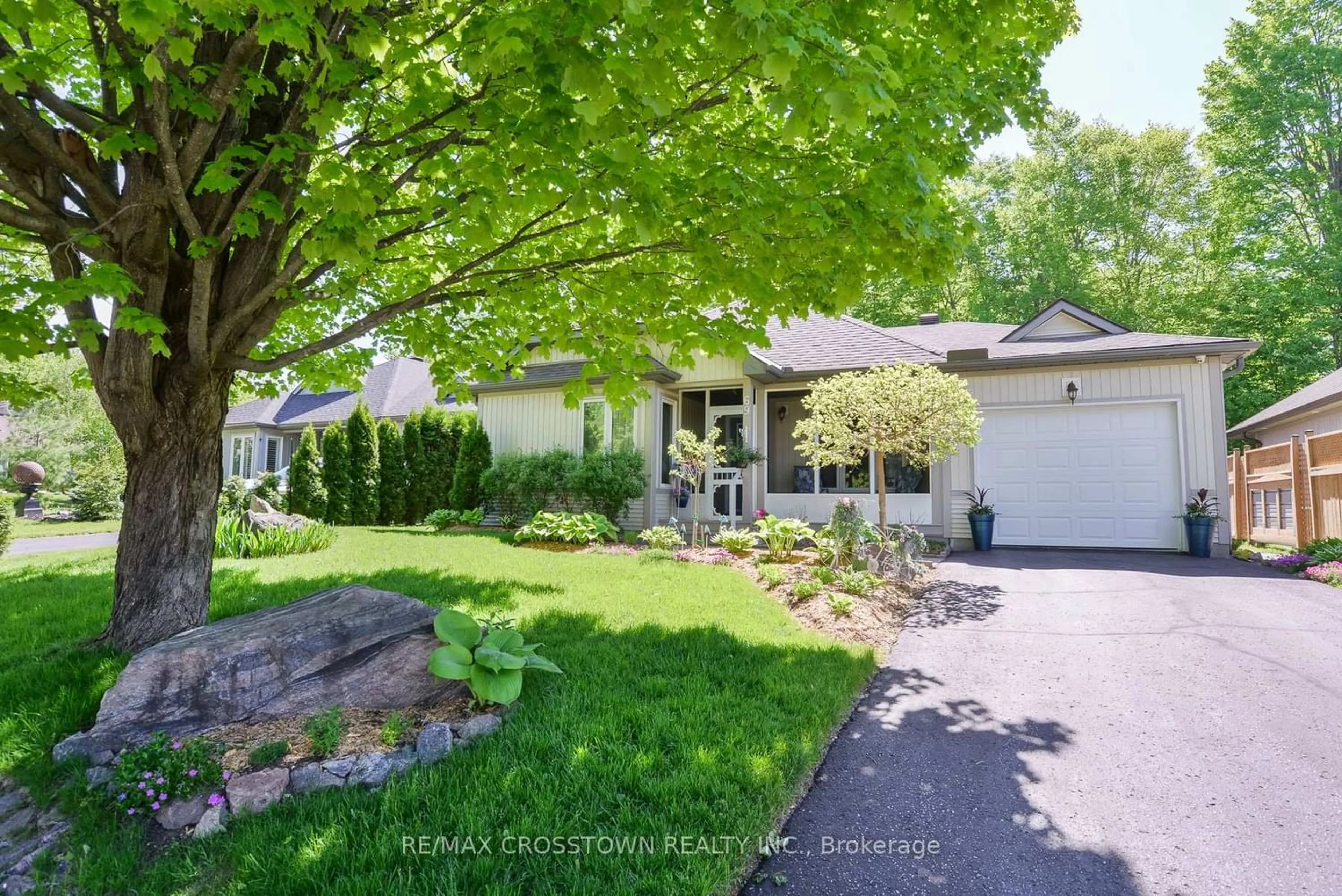 Home with vinyl exterior material, street for 69 WOODMANS CHART, Gravenhurst Ontario P1P 1Y5